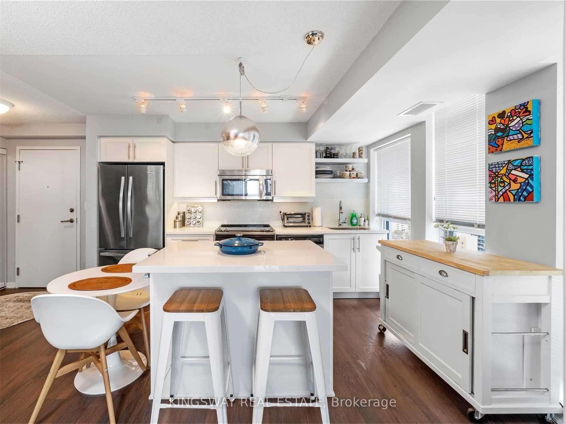 400 Adelaide Street Unit 2122 photo 6