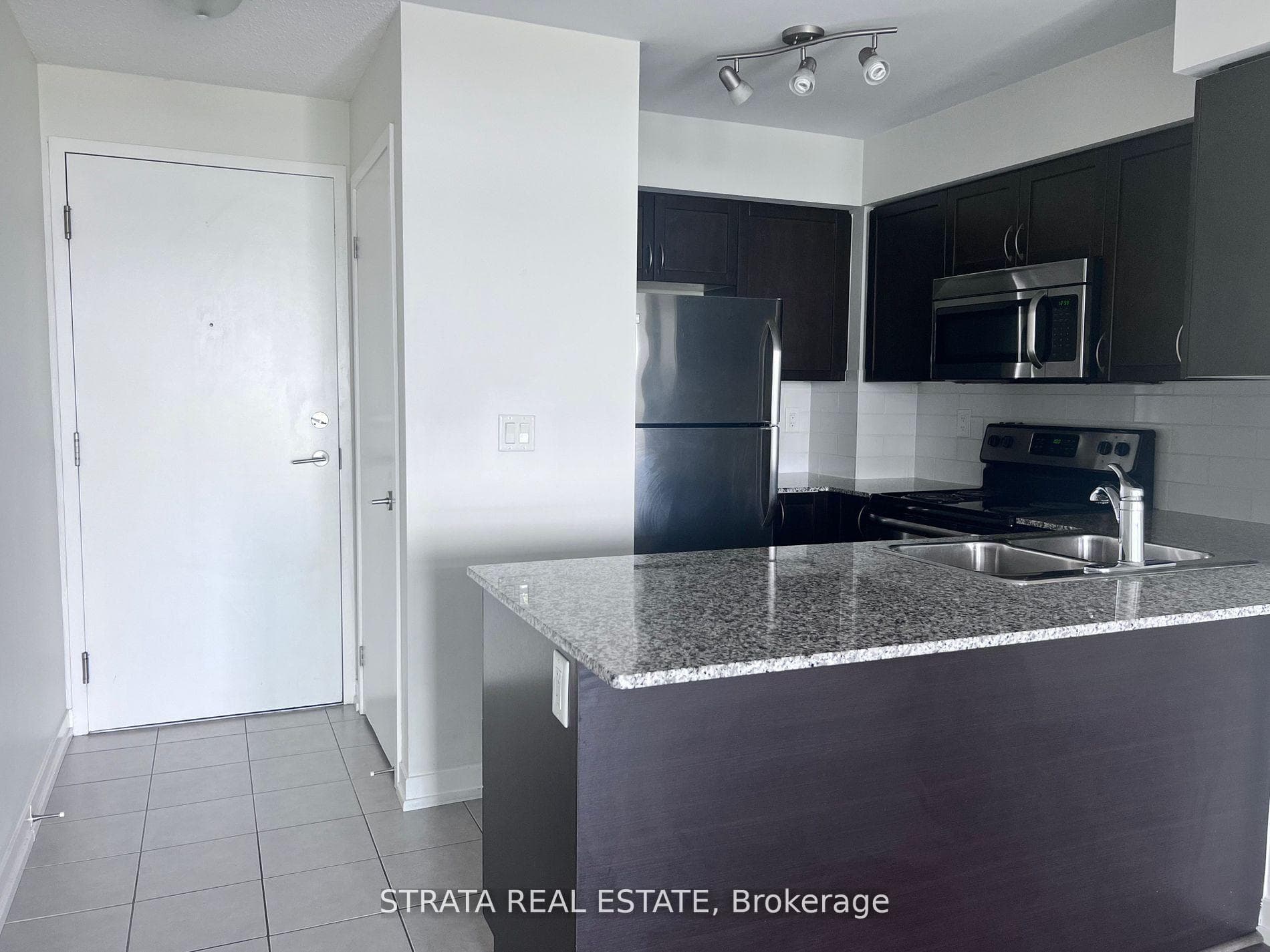 812 Lansdowne Avenue Unit 612 photo 4