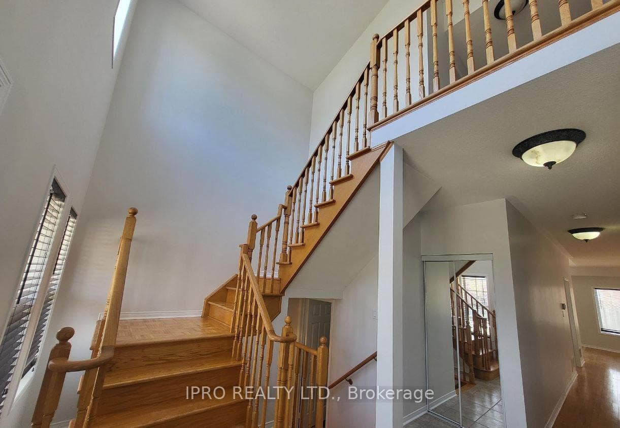 115 Hollywoodhill Circle photo 6