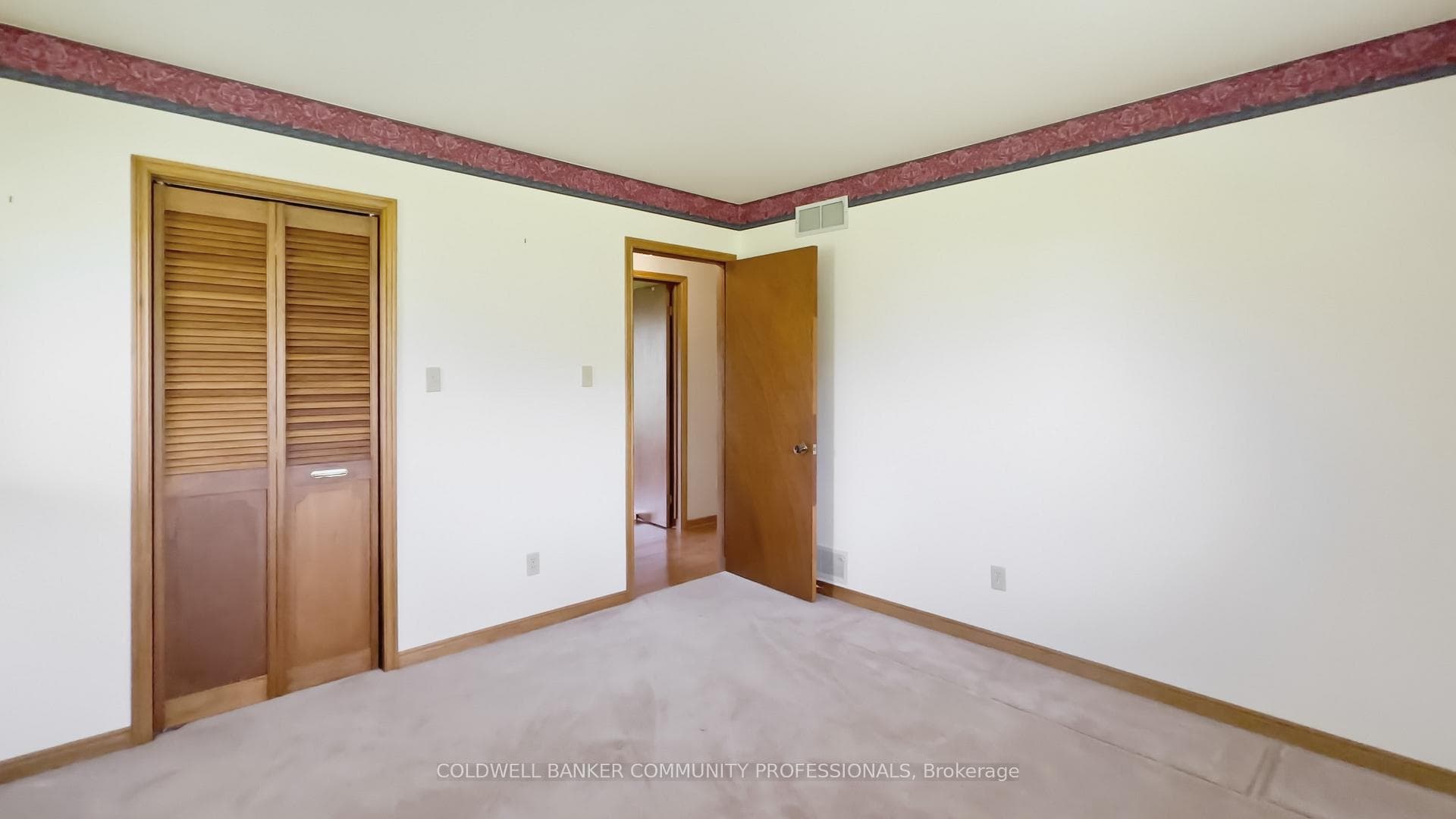 2567 Townline Road photo 6