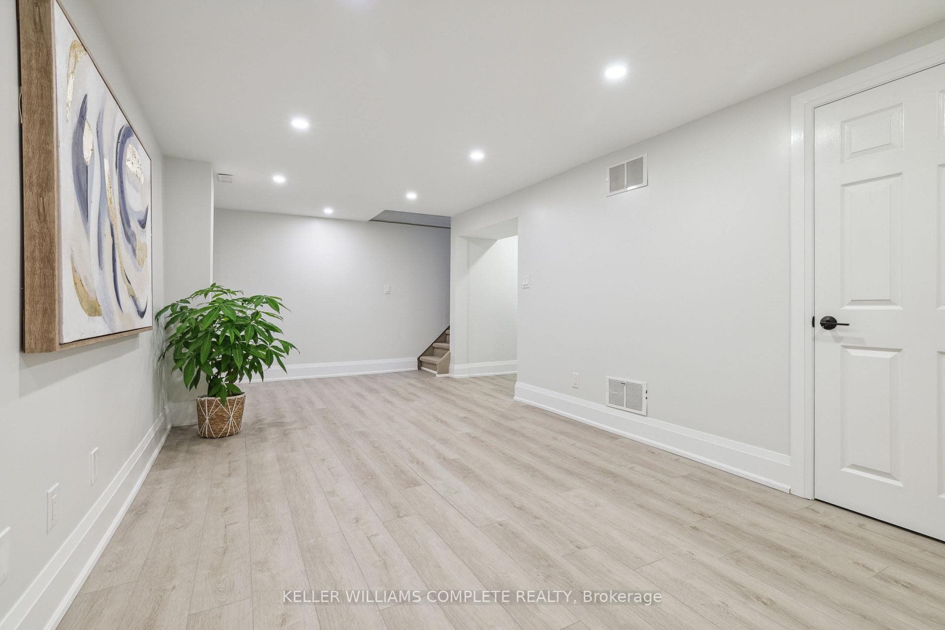 49 Markham Crescent photo 32