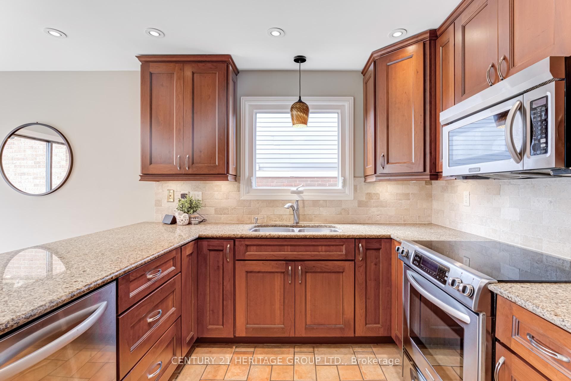 Stainless Steel Appliances and Granit Counter Tops