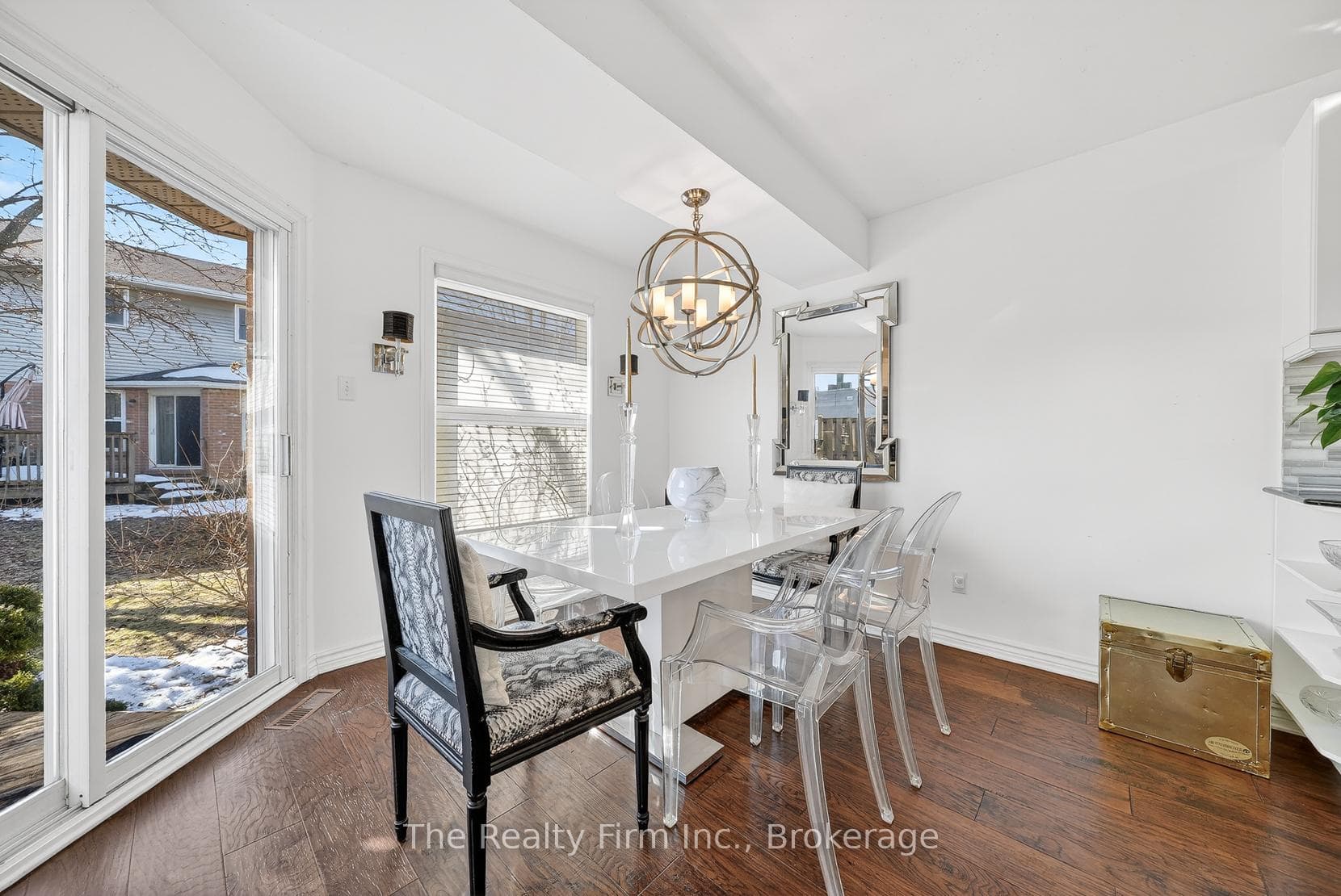 dining area with patio