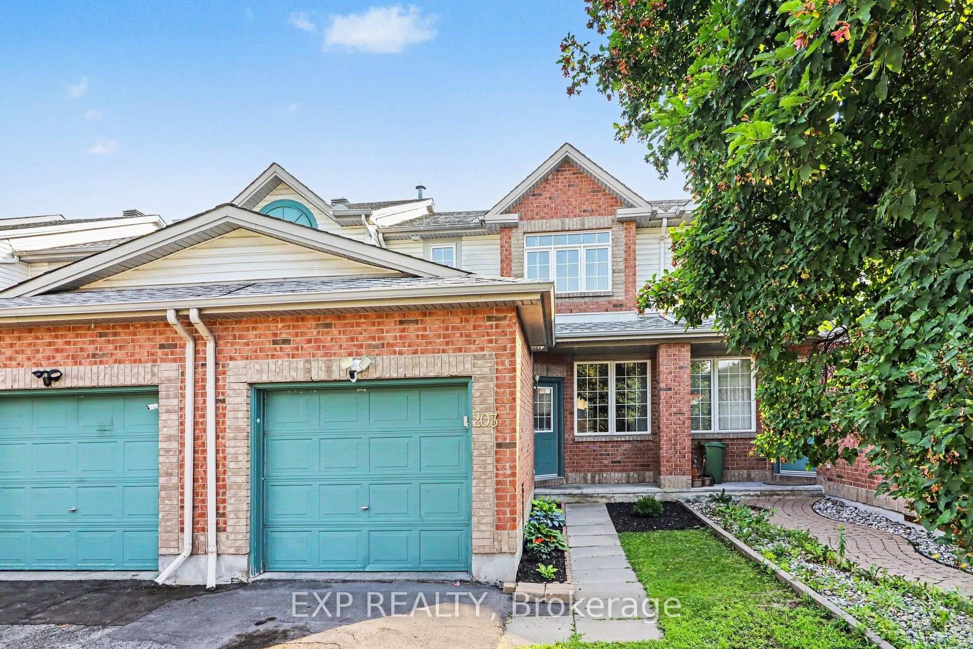 203 Duntroon Circle photo 3