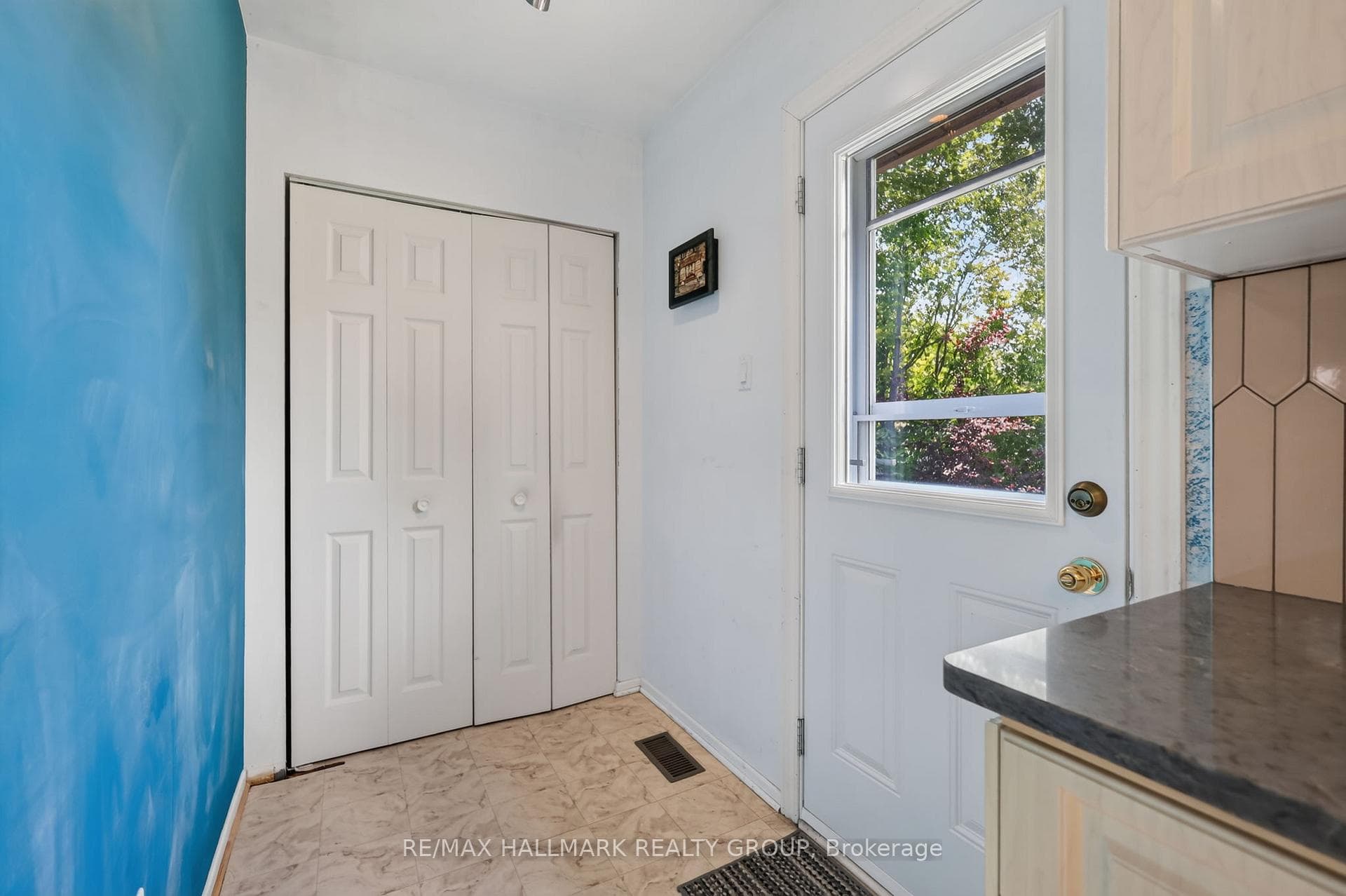 738 Stiles Crescent photo 21