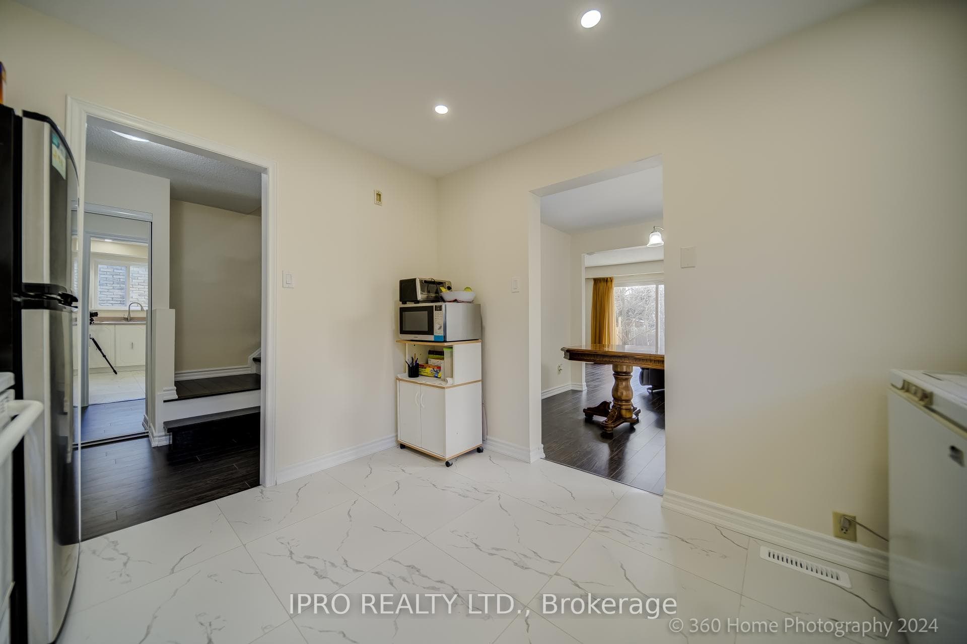 41 Big Red Avenue photo 8