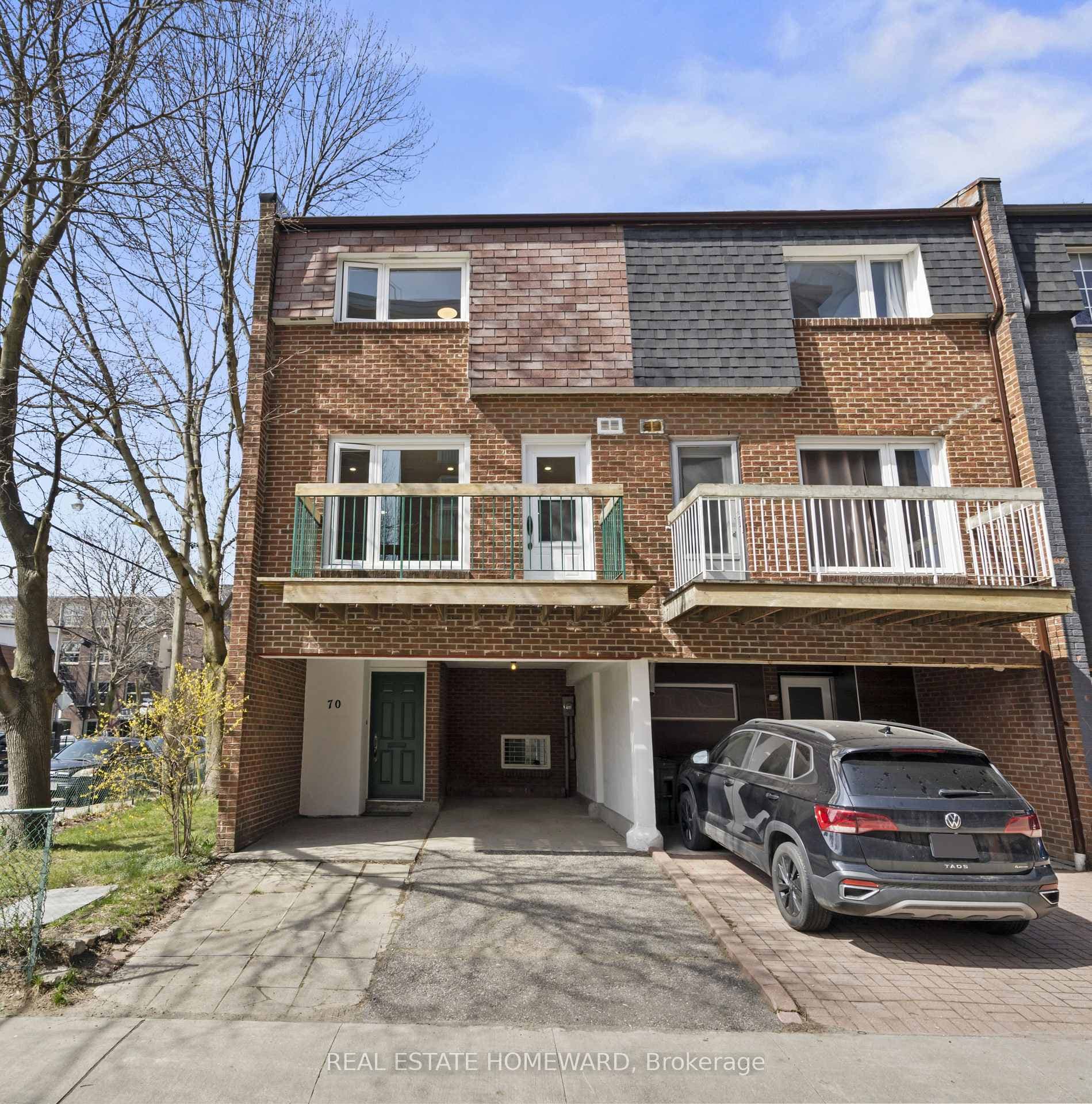 70 Stanley Terrace photo 1