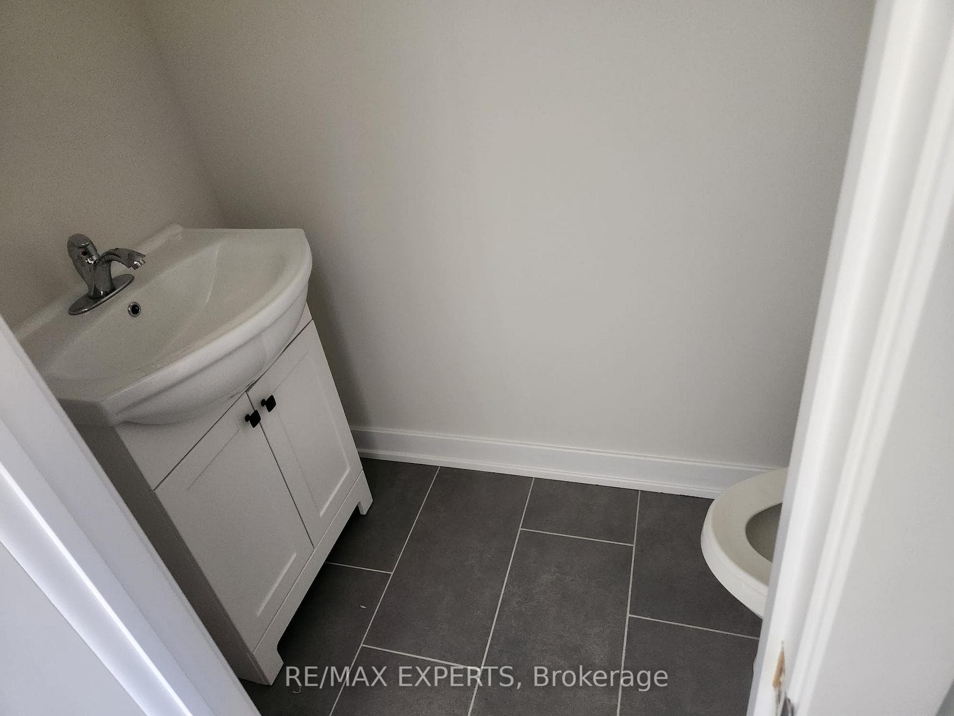 95 WHITCOMB Crescent photo 14