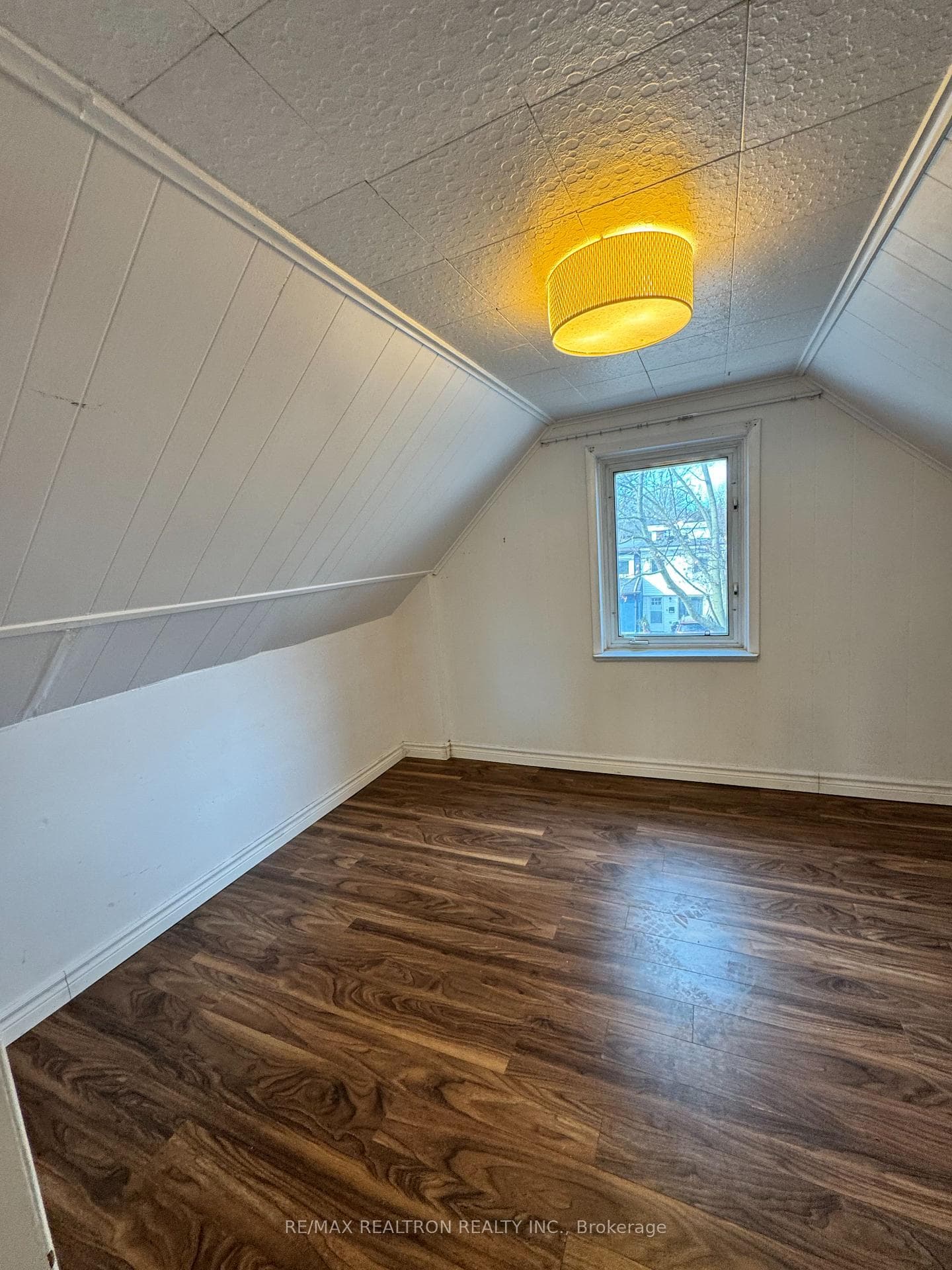 123 Rhodes Avenue photo 20