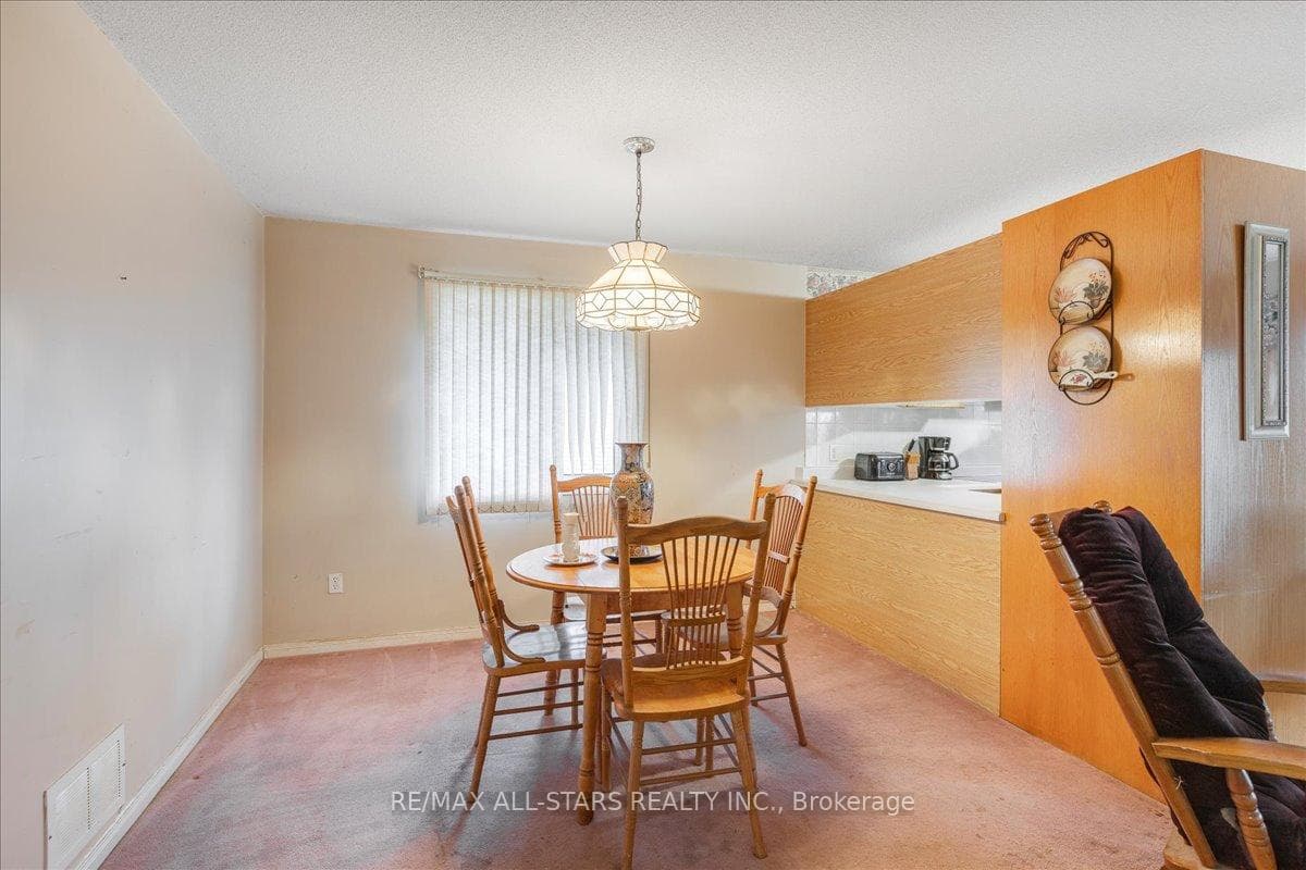 96 Riverglen Drive photo 6