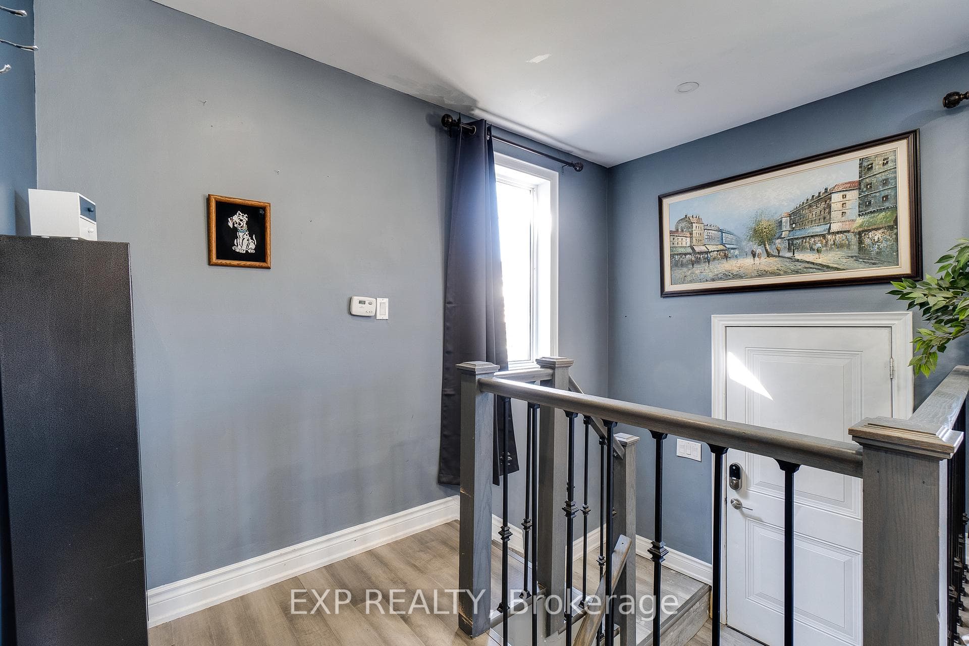 202 Roxborough Avenue photo 5