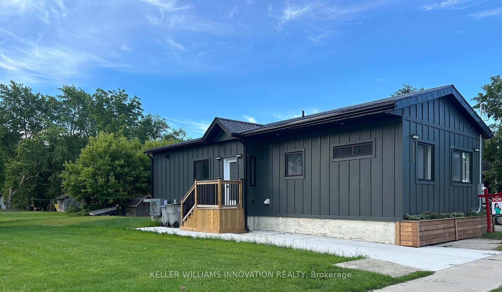 215 Winstanley Street photo 2