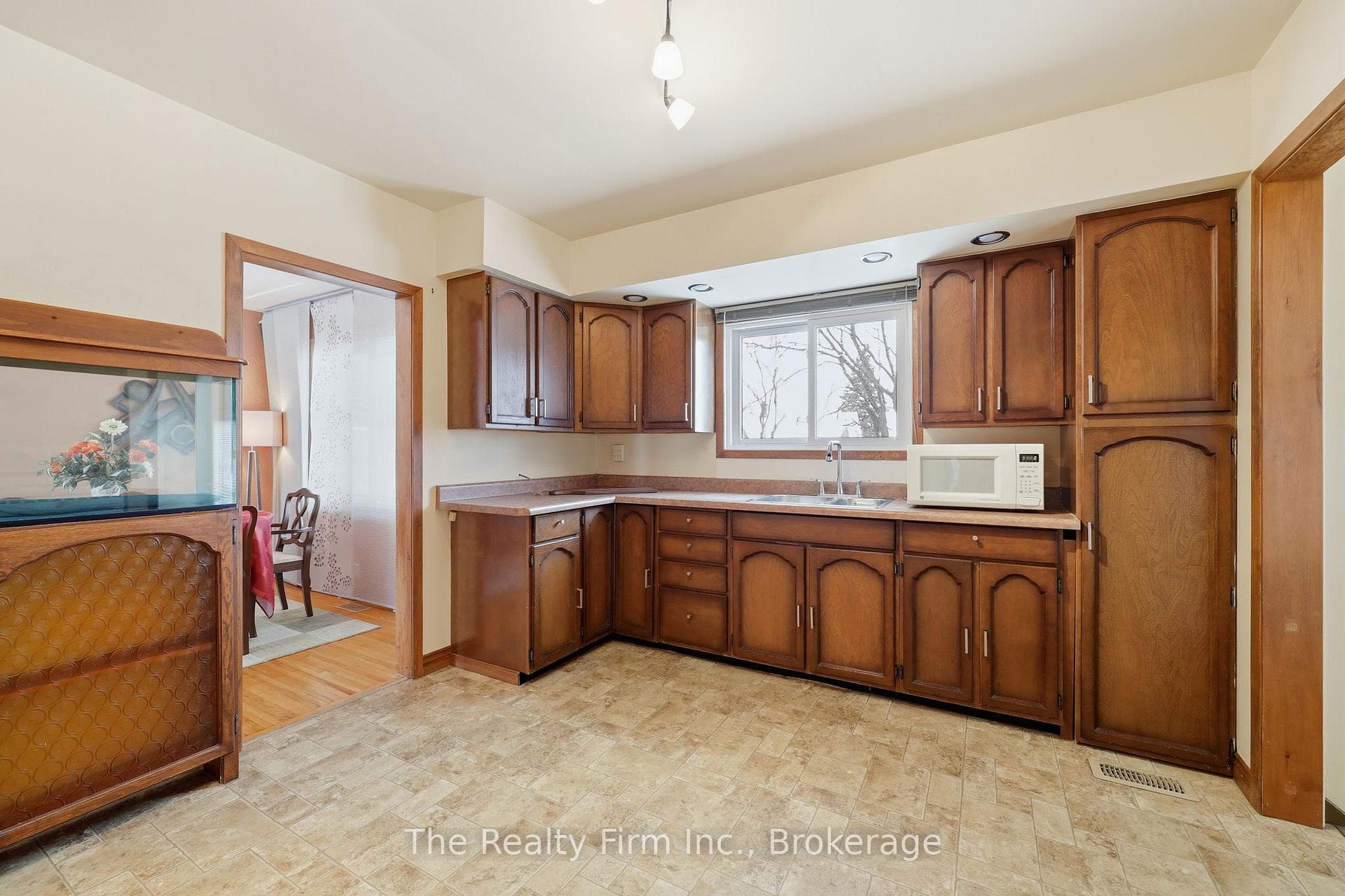 1047 Elora Road photo 17
