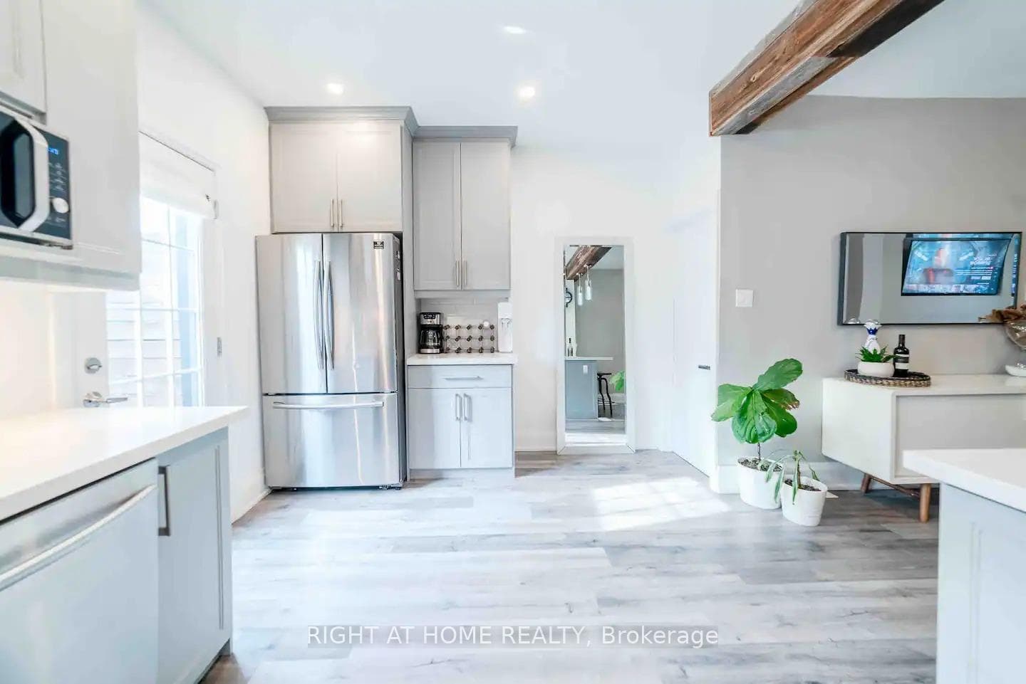 189 Lottridge Street photo 8