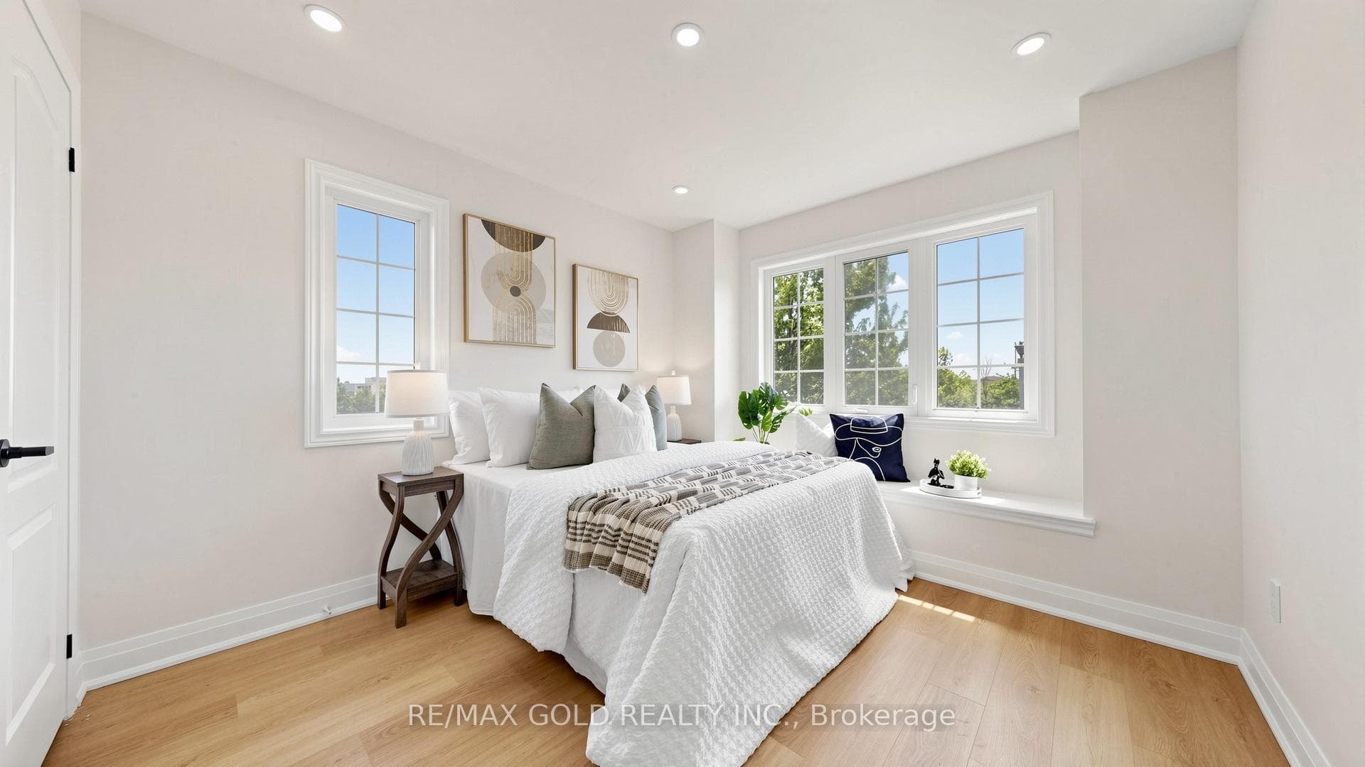 9 Edgewater Court photo 27