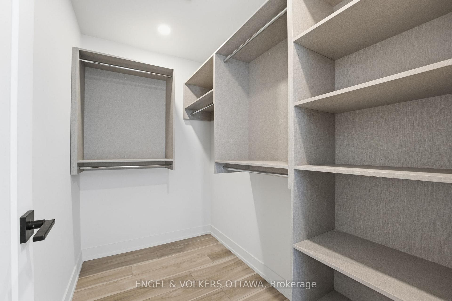 557 Bayview Drive photo 23