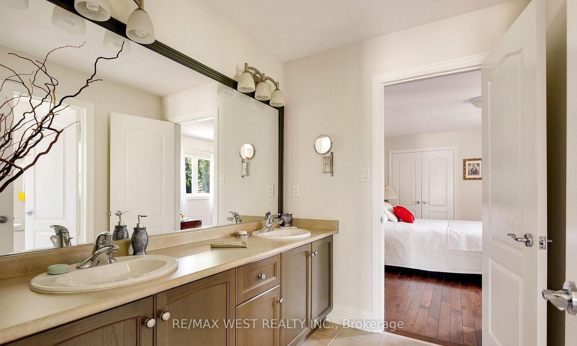 Jack & Jill Bath between bedrooms 2 & 3