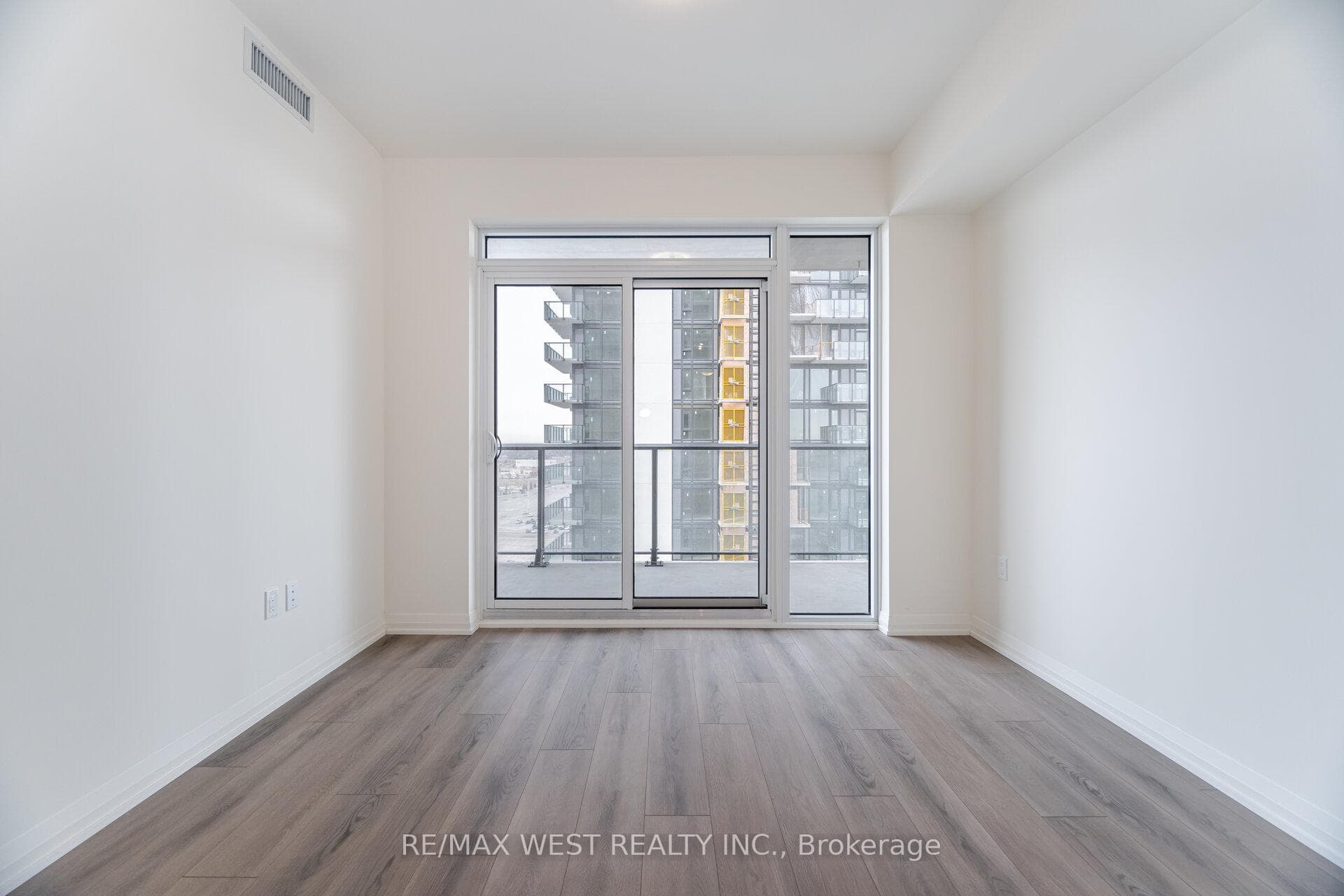 8960 Jane Street Unit 1501 photo 25