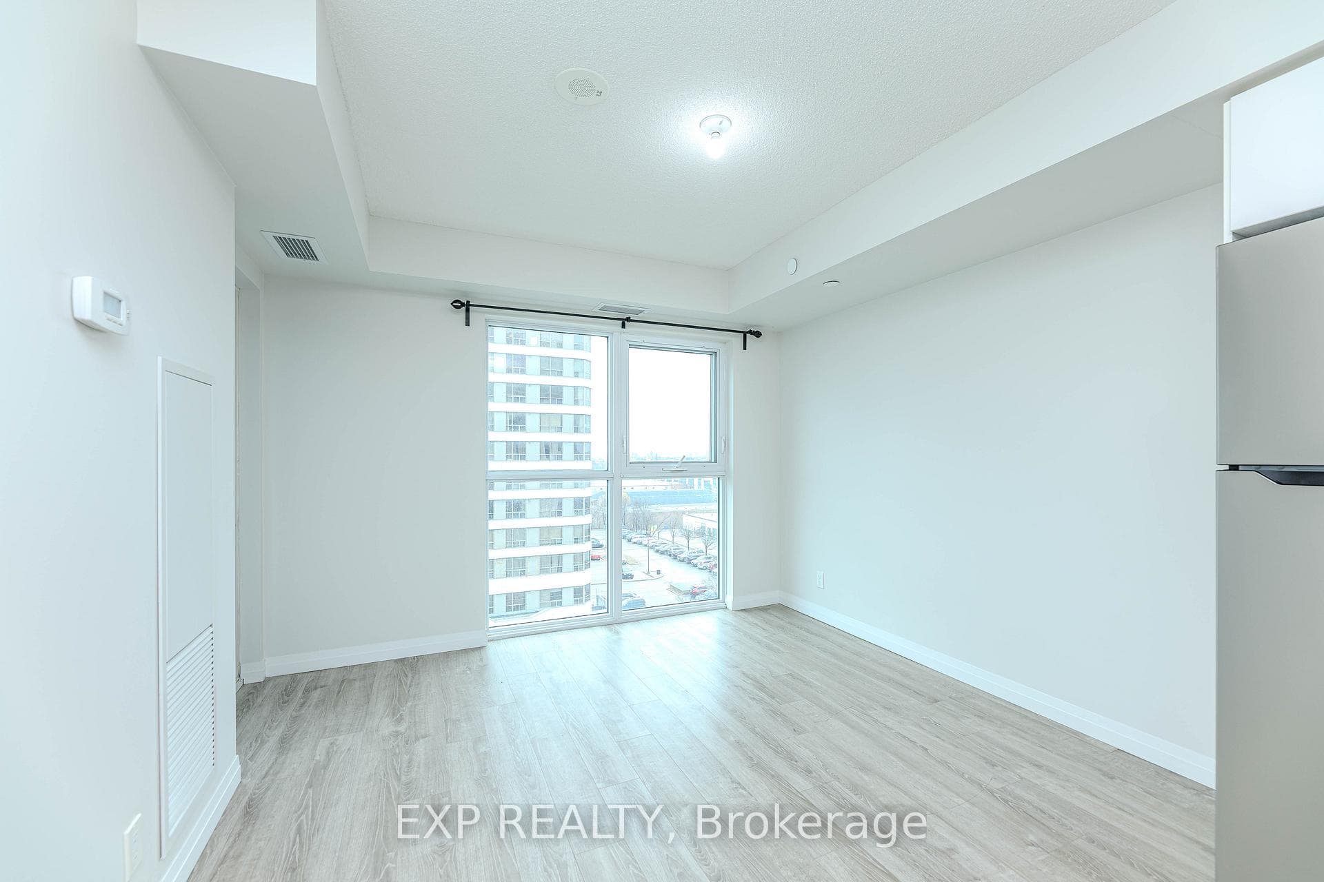 2152 Lawrence Avenue Unit 807 photo 16