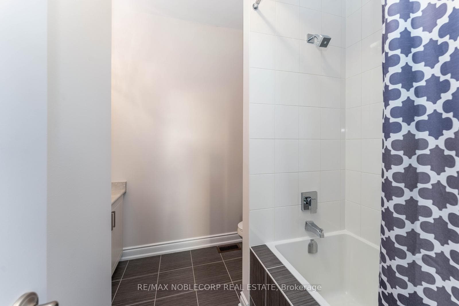 91 Woodgate Pines Drive photo 31