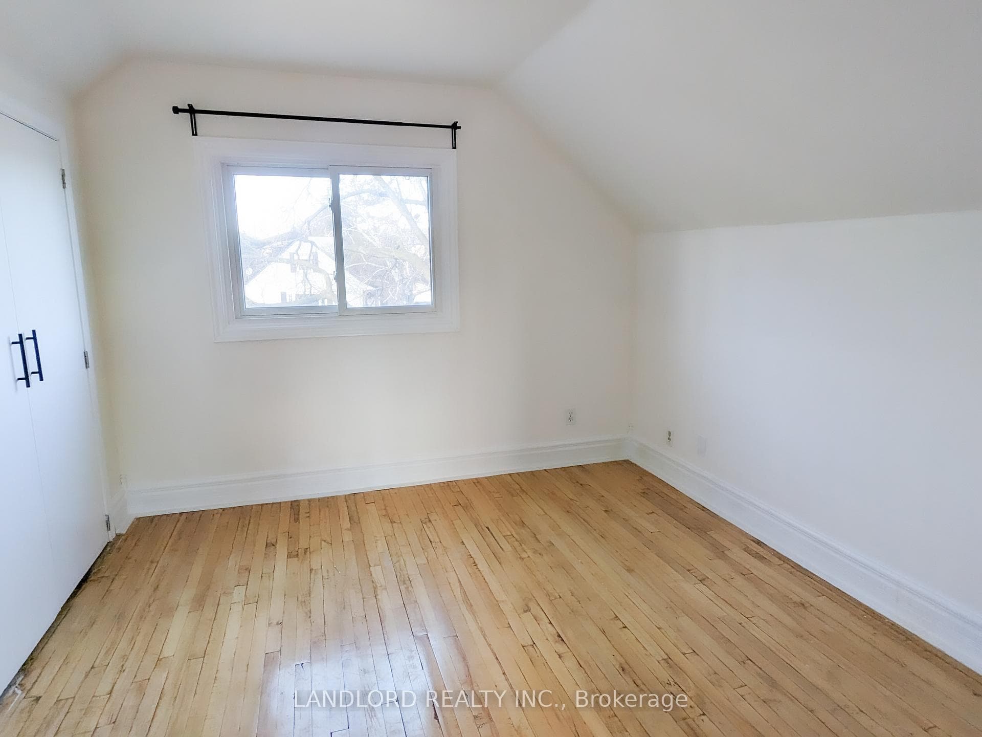 100 Kings Crescent photo 14