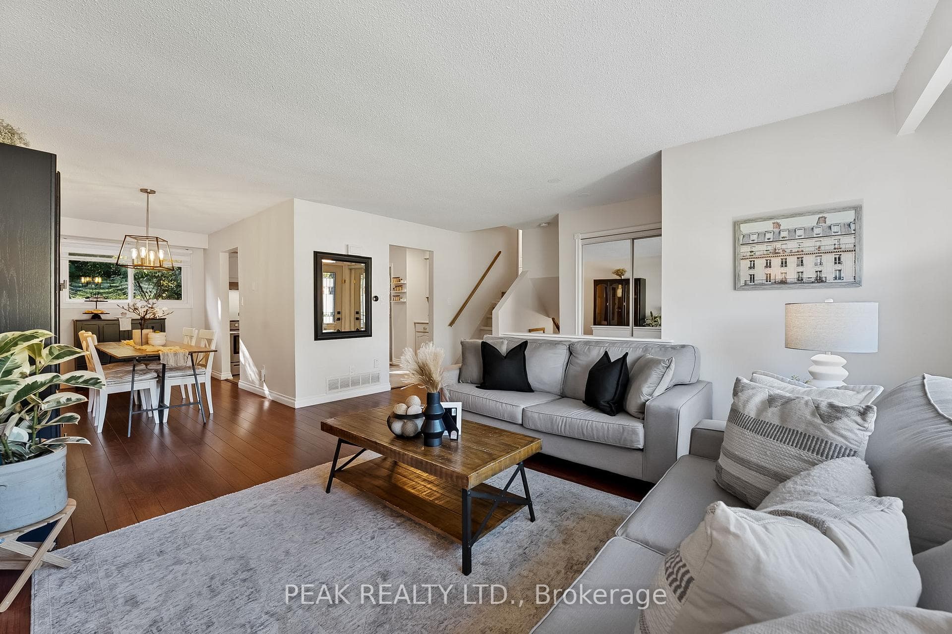 421 Hillcroft Street photo 11