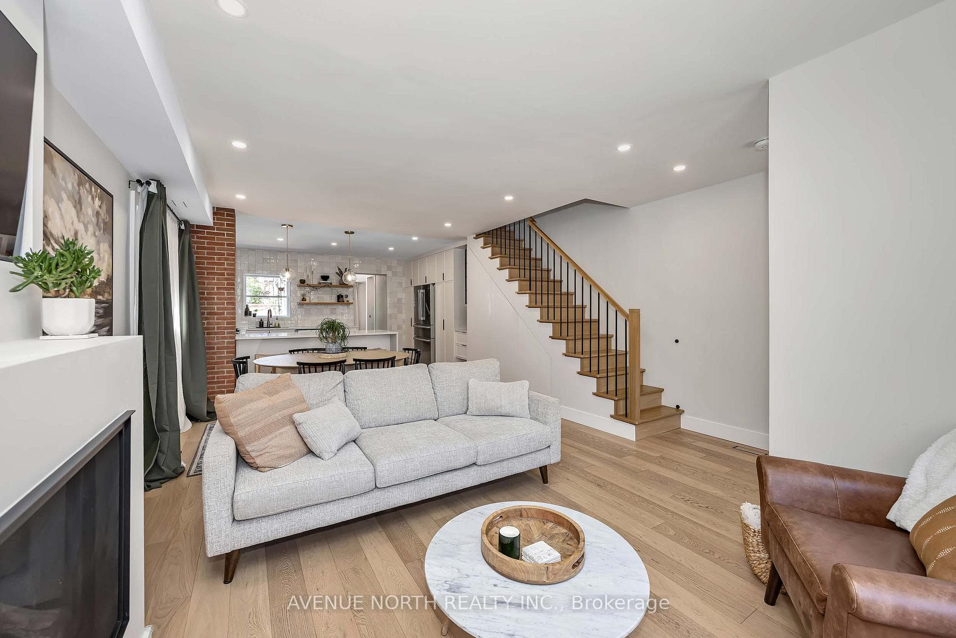 1091 Gladstone Avenue photo 7