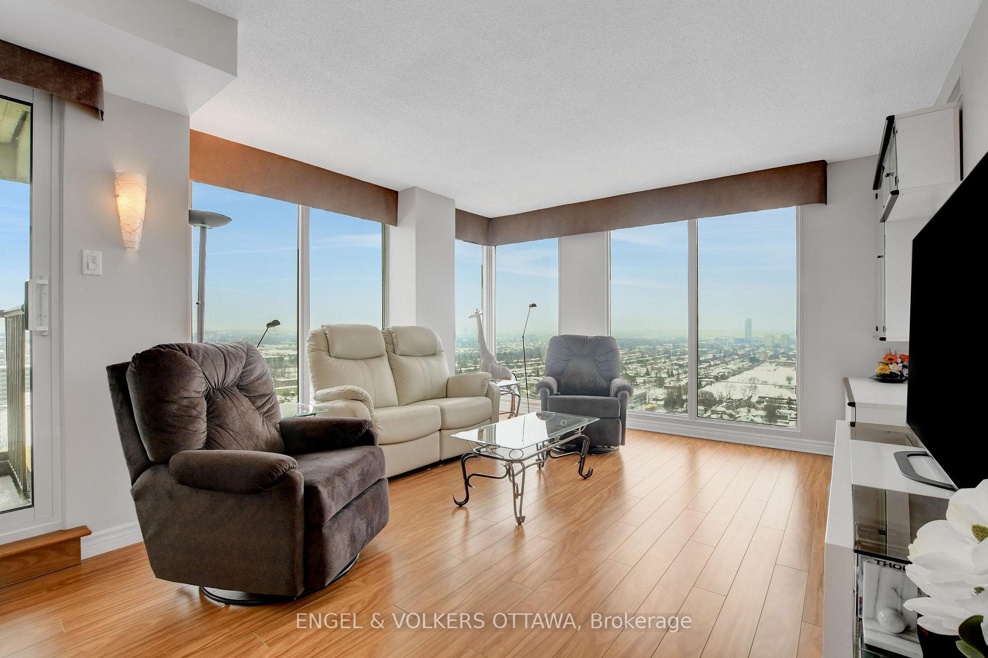545 St-Laurent Boulevard Unit 2507 photo 12