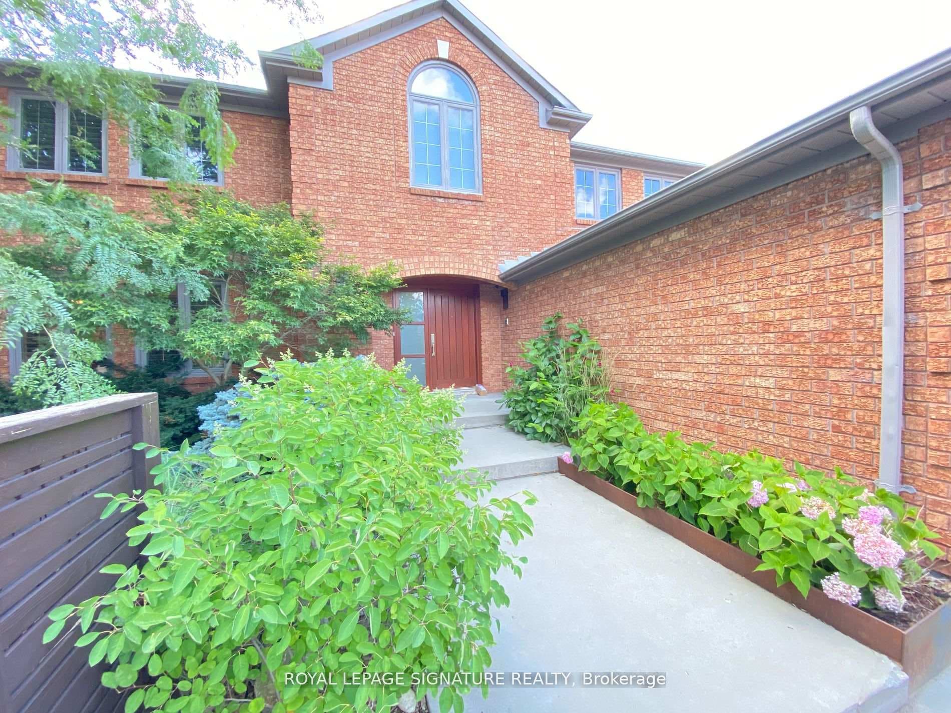 1389 Forestbrook Road photo 4