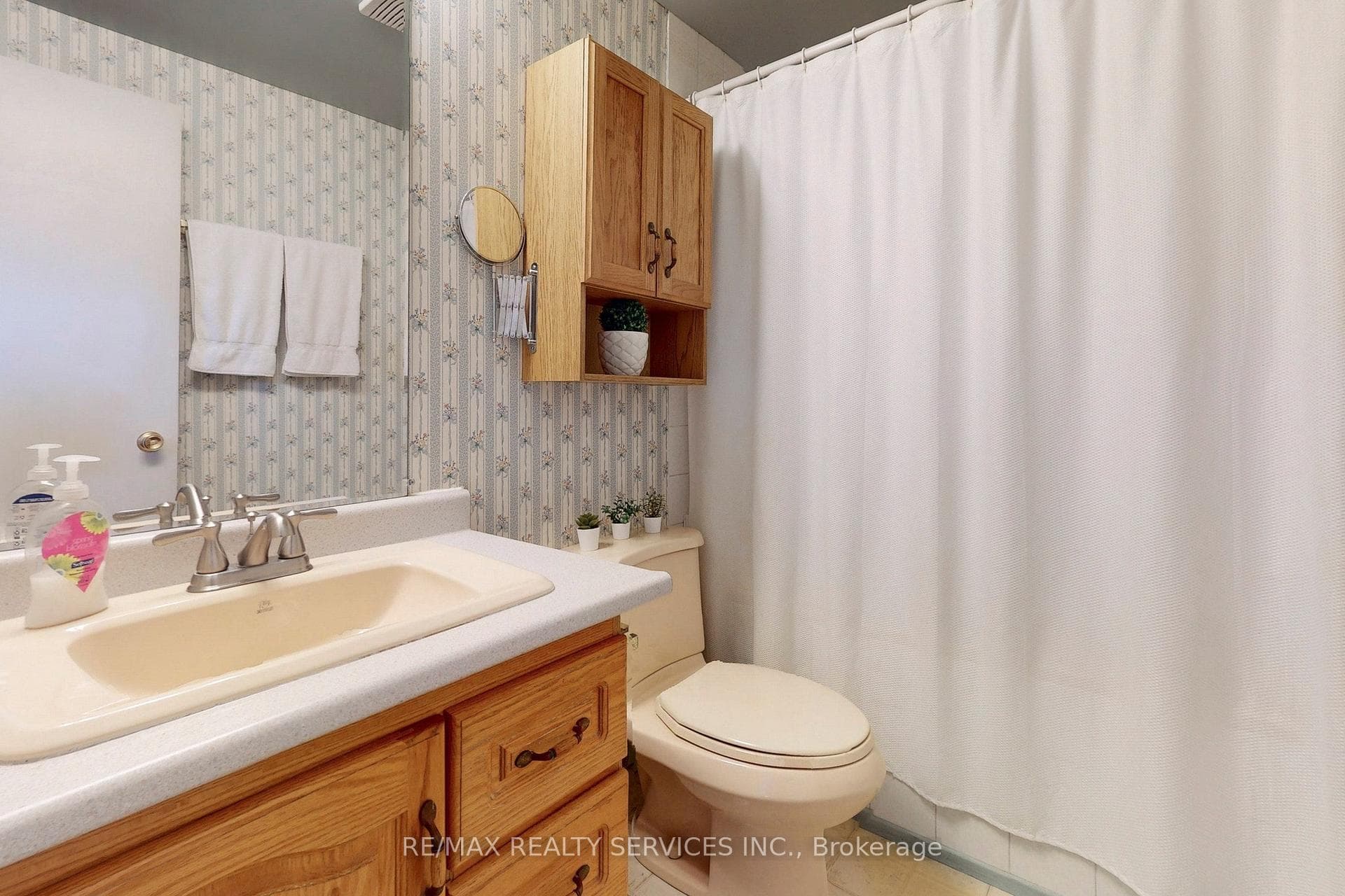 8 Gladstone Square photo 18