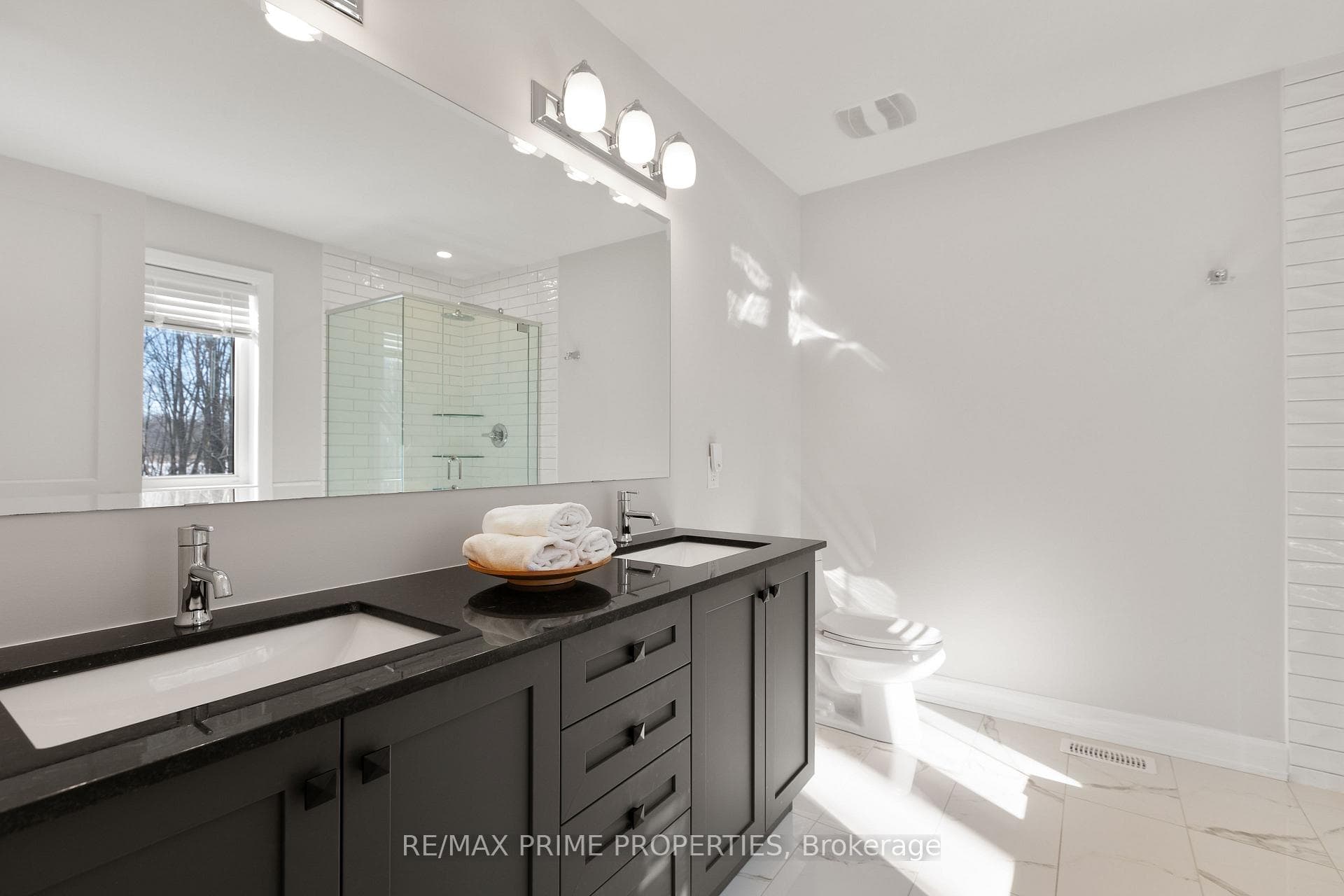 820 MERCIER Crescent photo 26