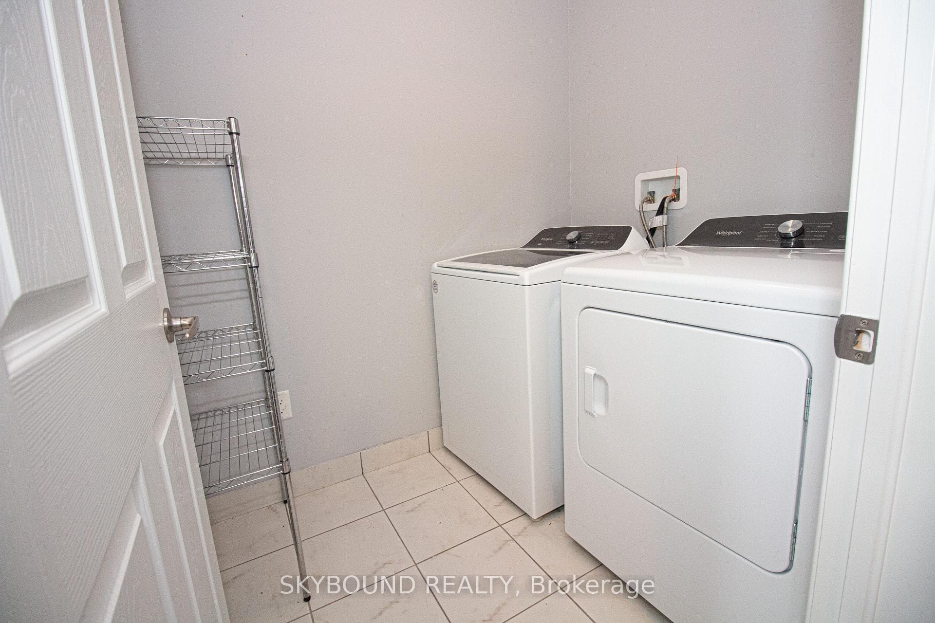 305 Gooding Crescent photo 15