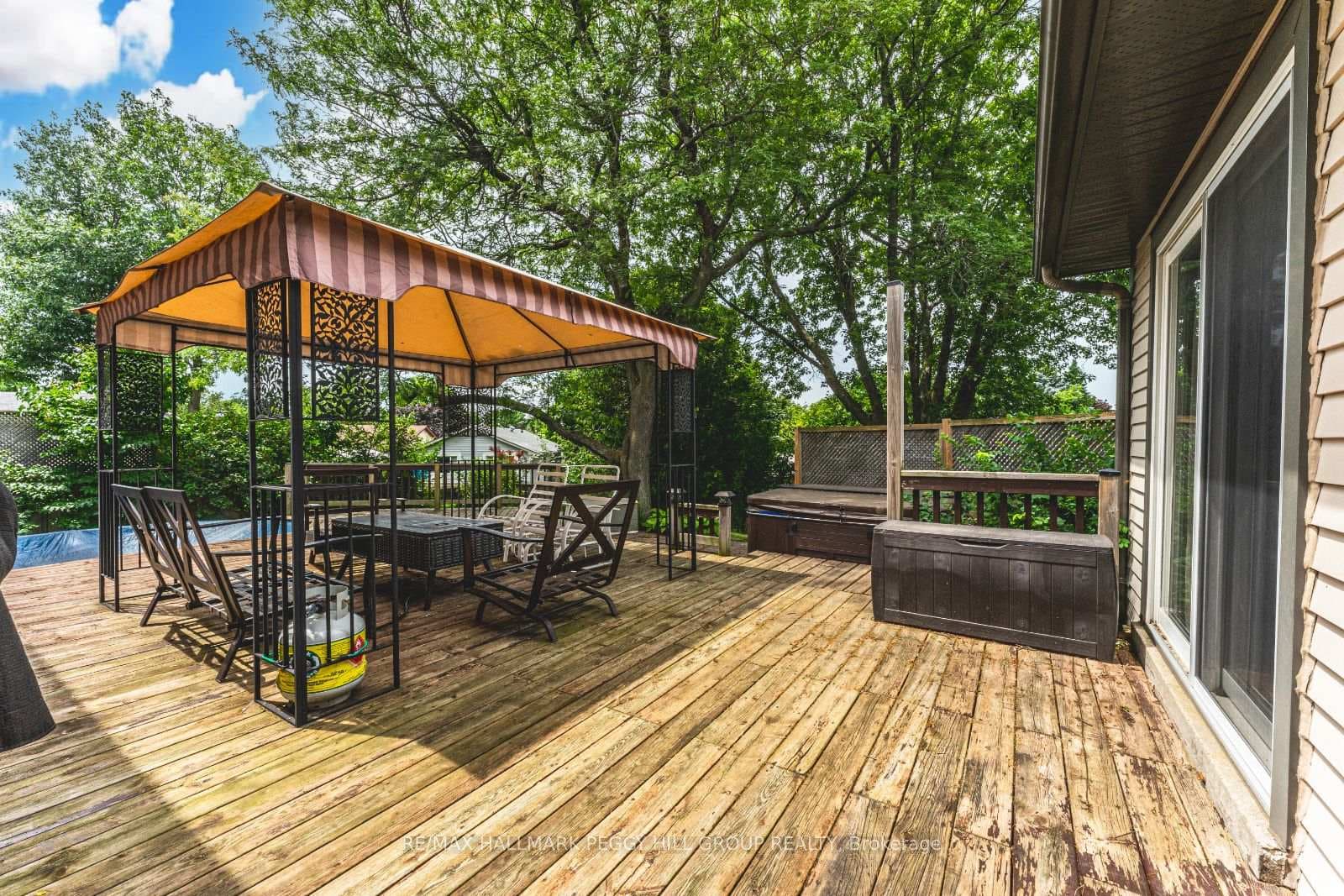 5 Hilderbrand Court photo 18