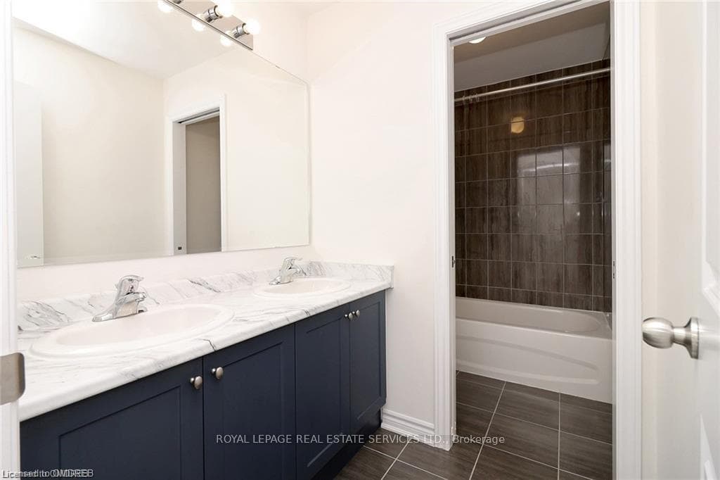 383 Dundas Street Unit 11 photo 7