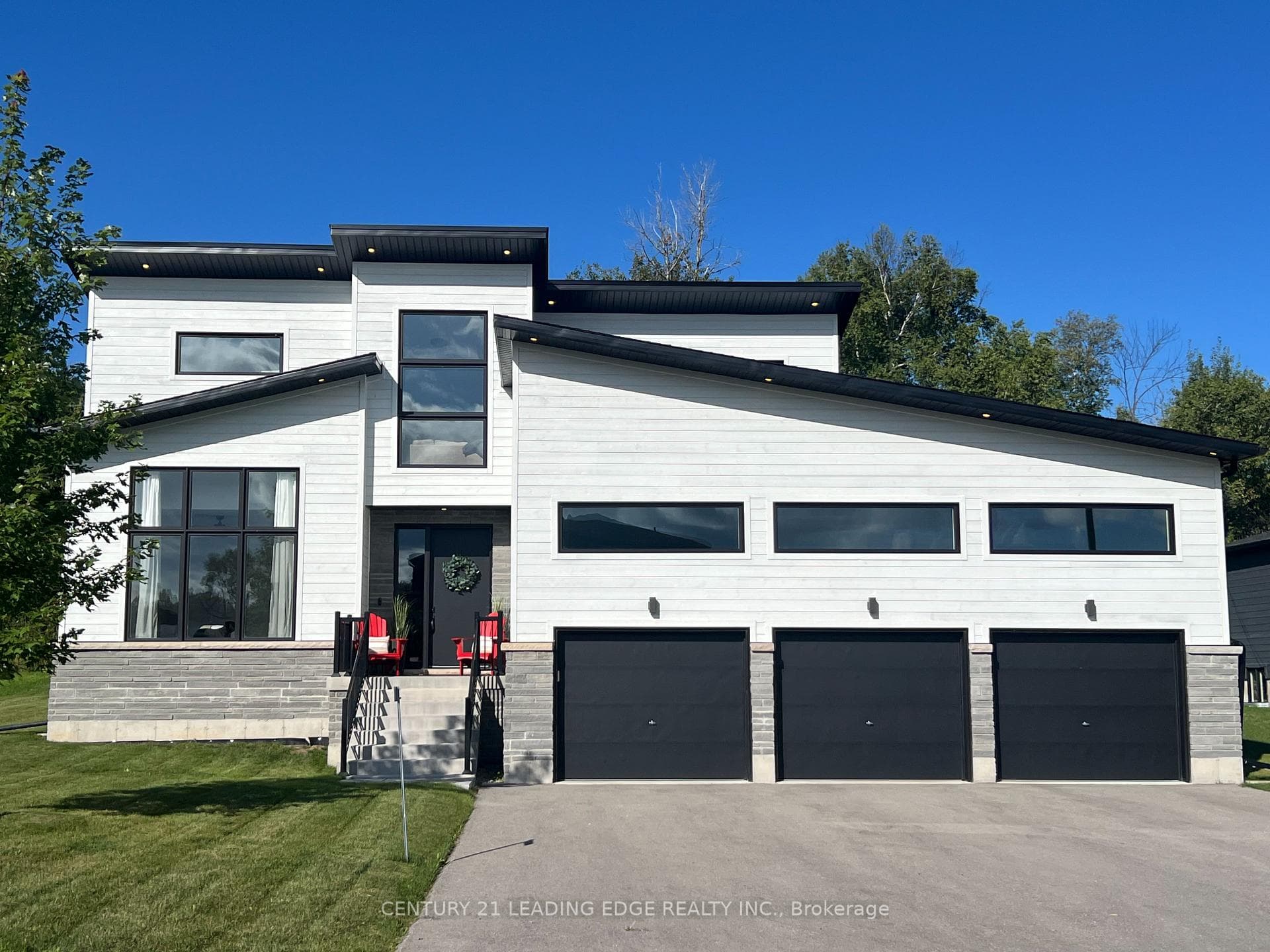 108 Goldie Court photo 3
