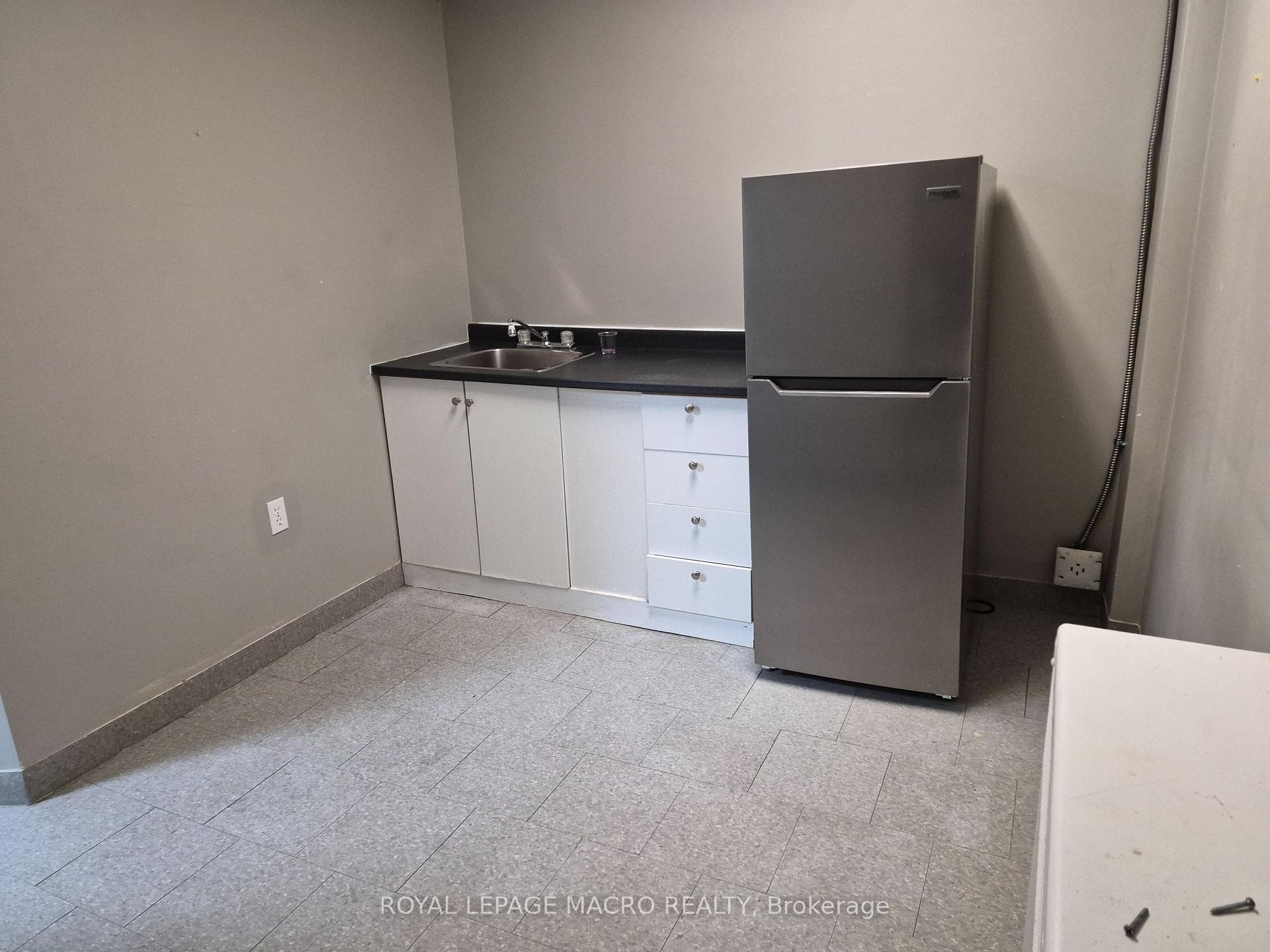 289 Queenston Road Unit 15 photo 6