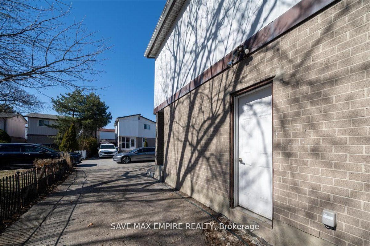 18 Hasting Square photo 31