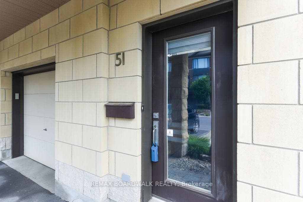 51 Drouin Avenue photo 2