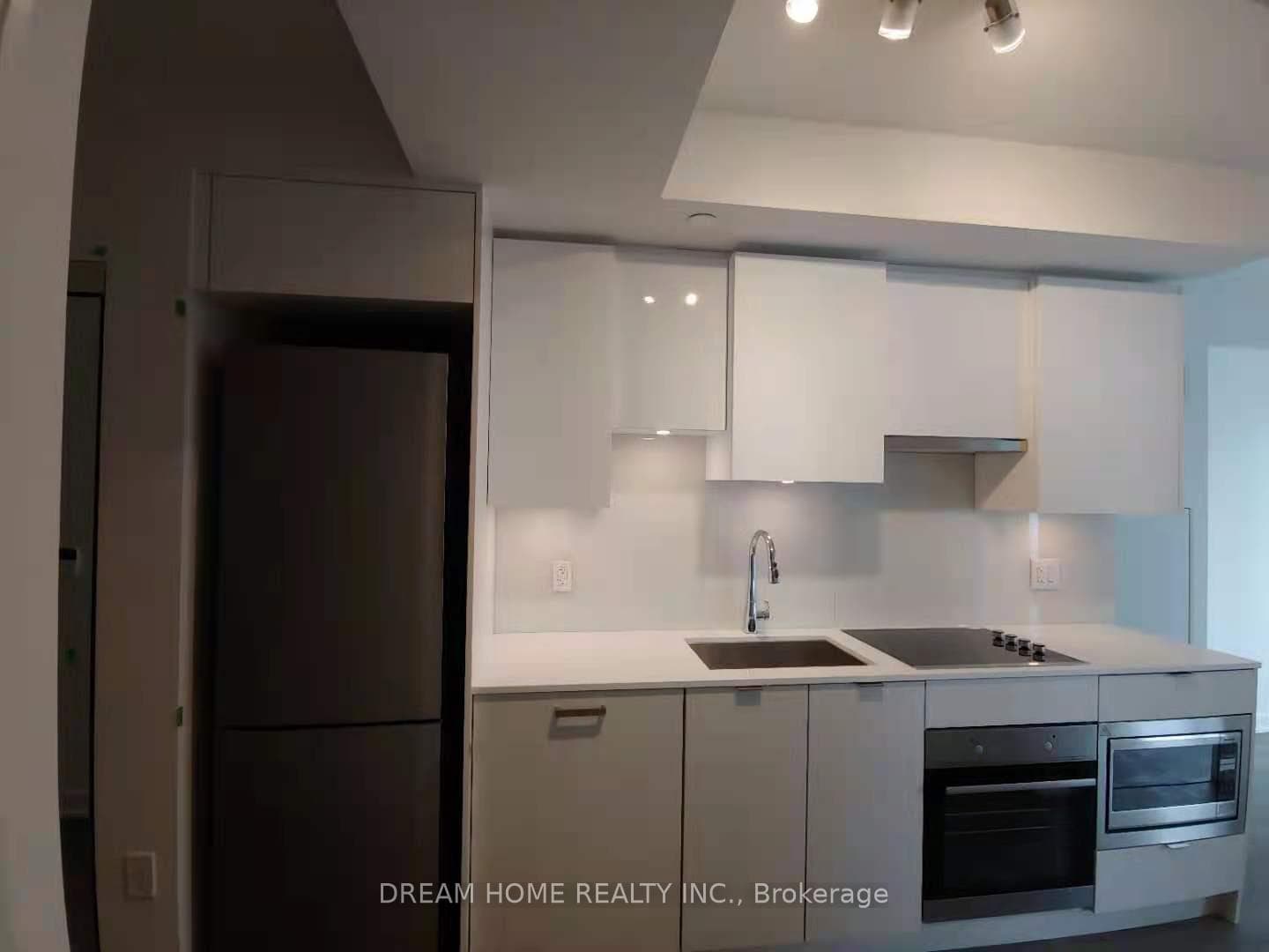 195 Redpath Avenue Unit 802 photo 6