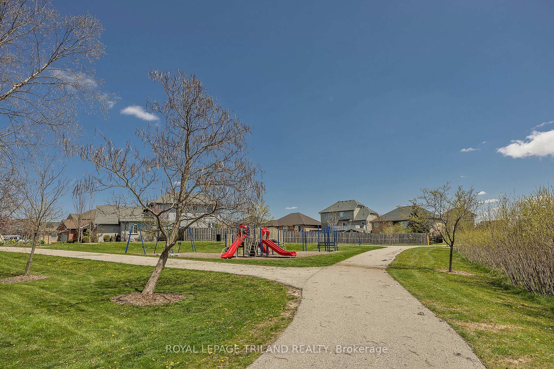28 Edgewell Crescent photo 35