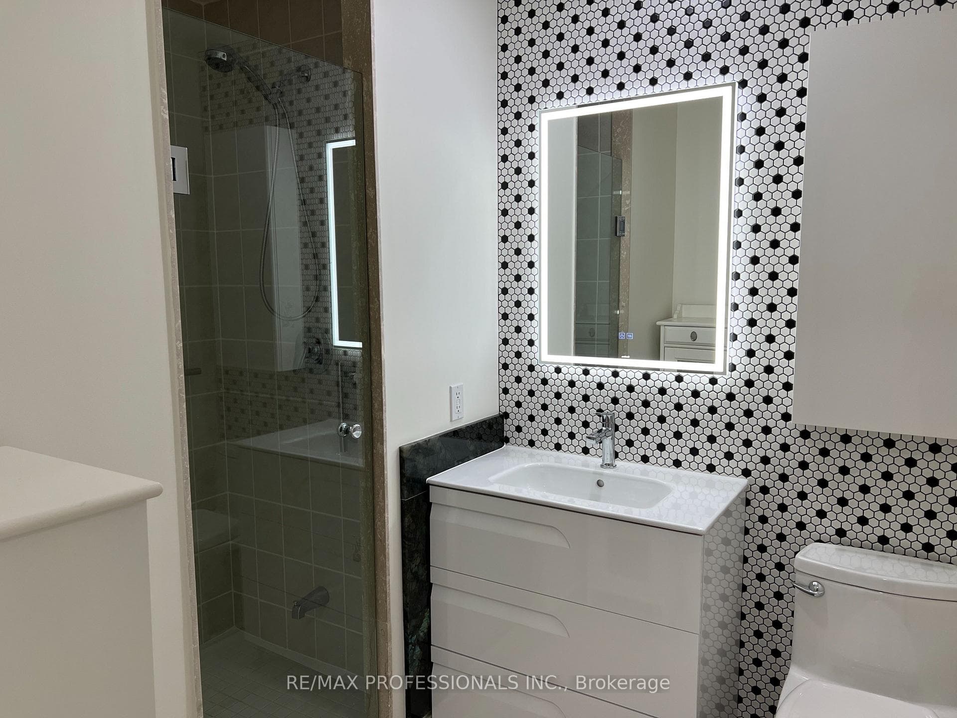 3085 Bloor Street Unit 514 photo 9