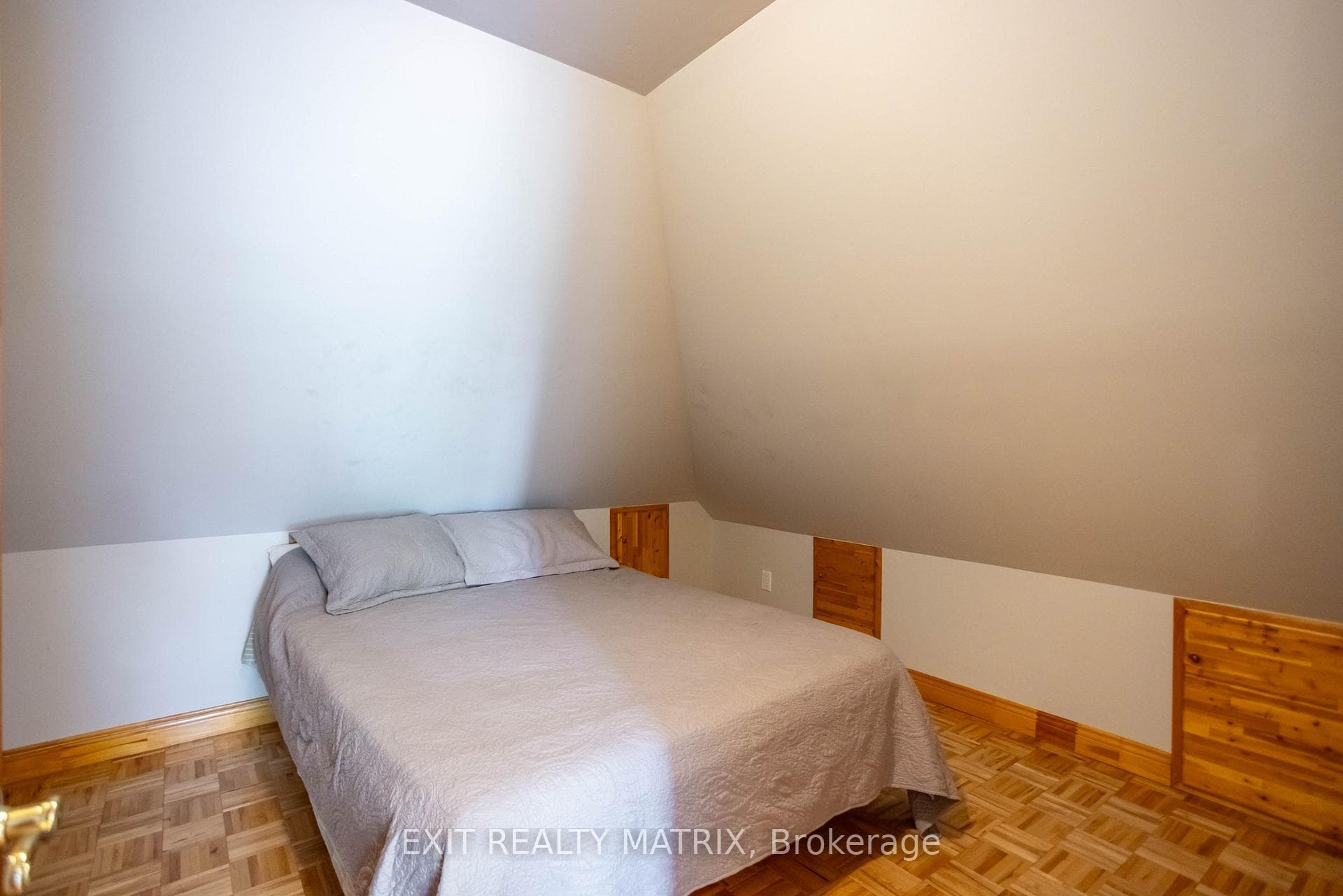 2392 8th Line Road photo 37