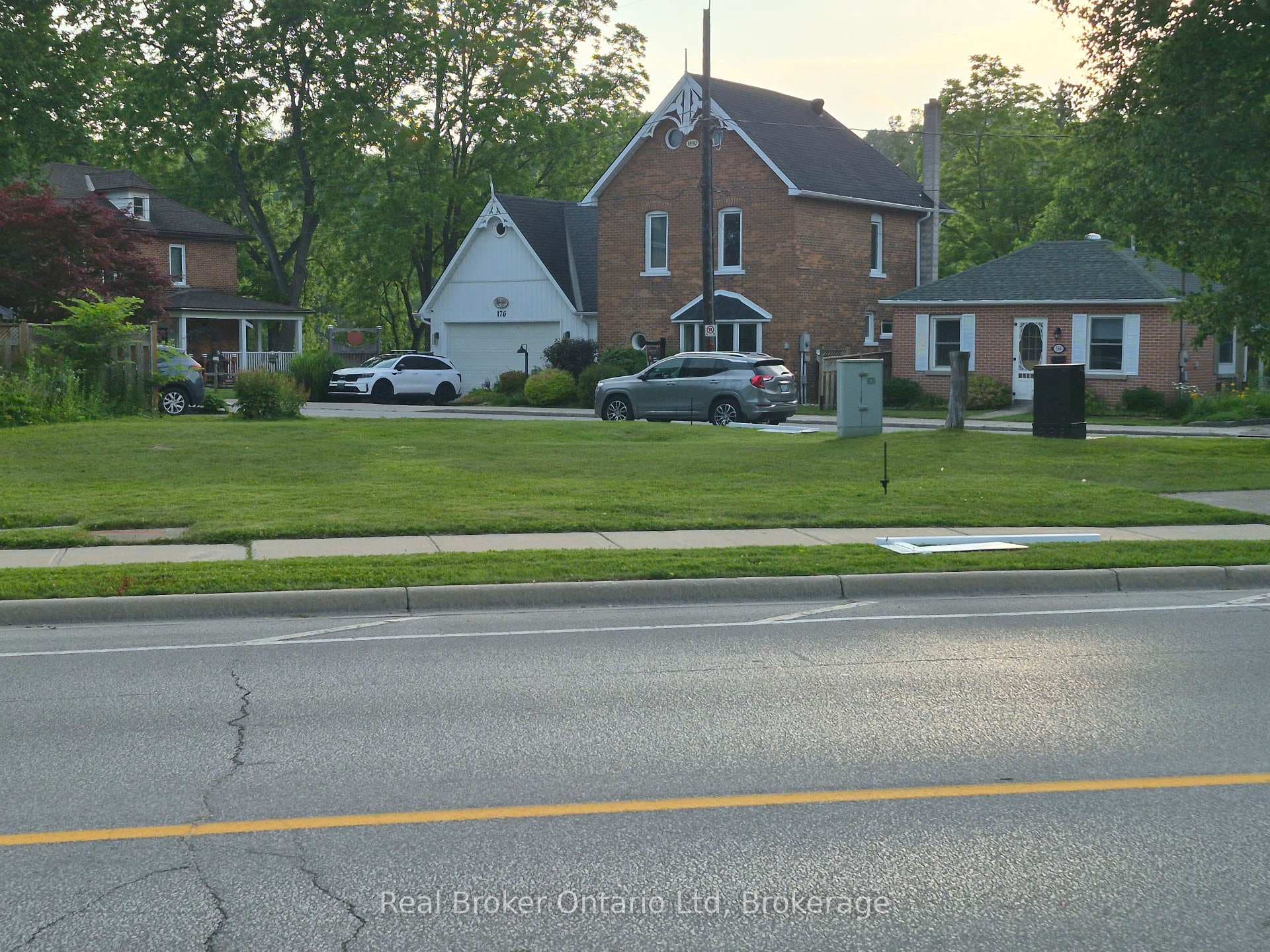 586 & 590 2nd Avenue photo 3