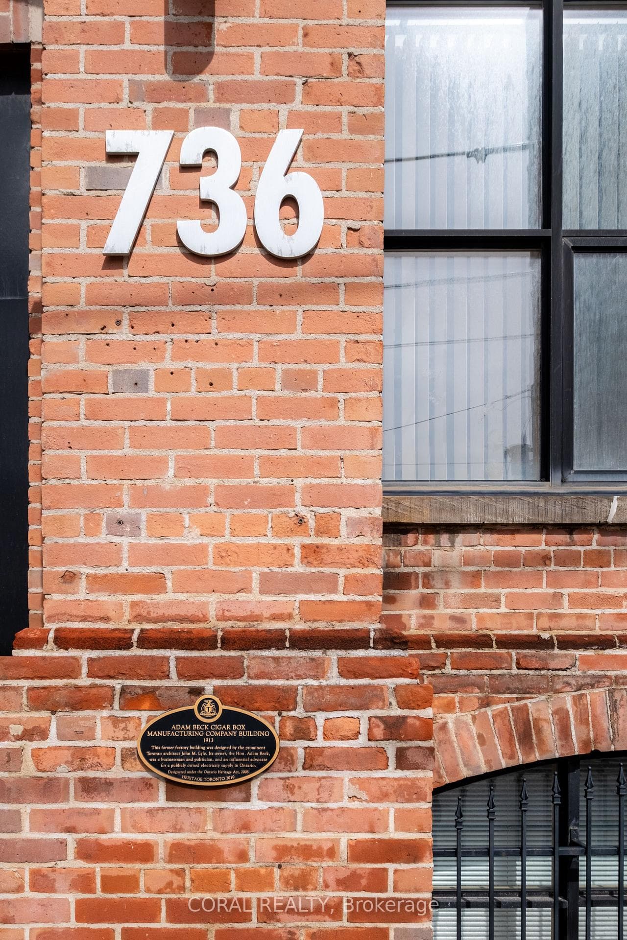 736 Dundas Street Unit 407 photo 4