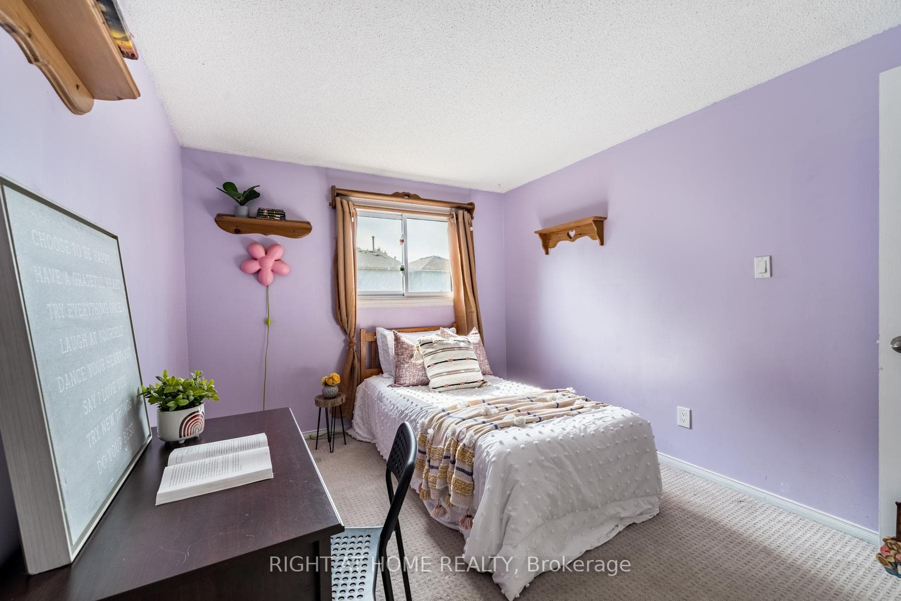 887 Attersley Drive photo 28
