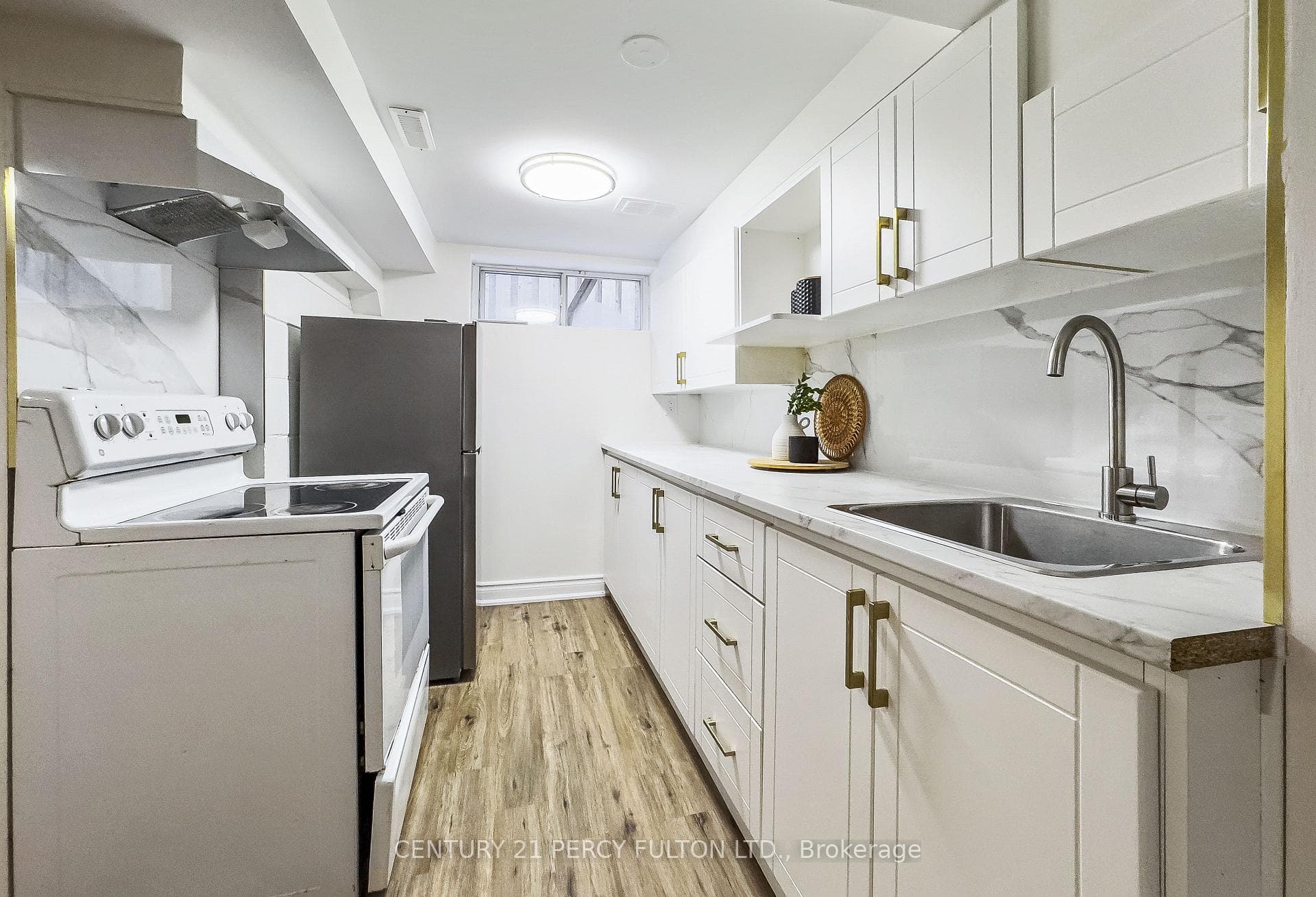 1023 Centre Street photo 30