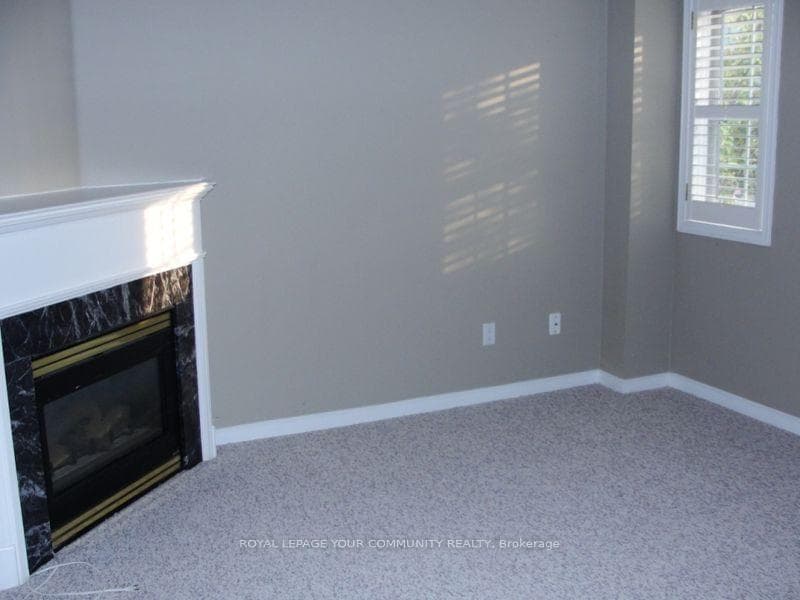 9063 Yonge Street photo 4
