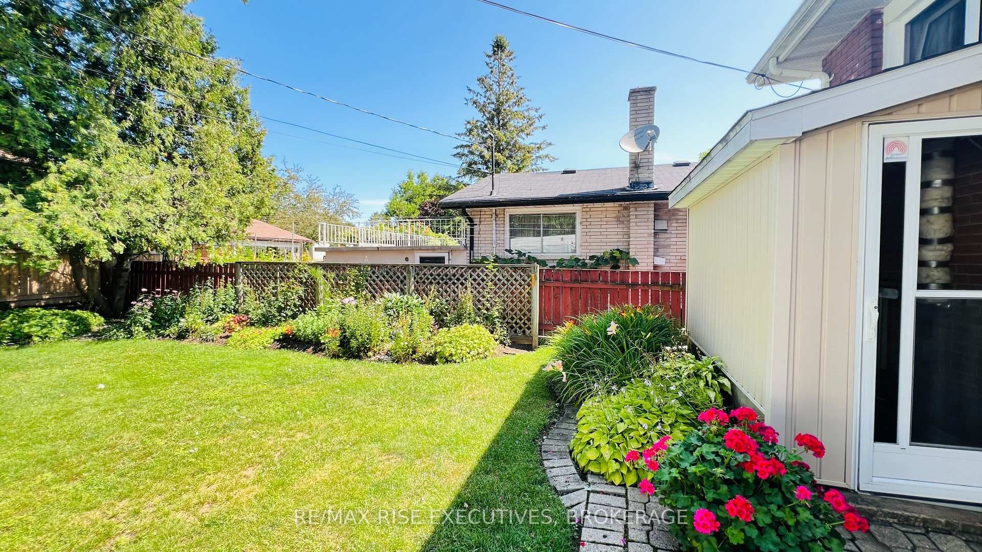 61 Conacher Drive photo 39