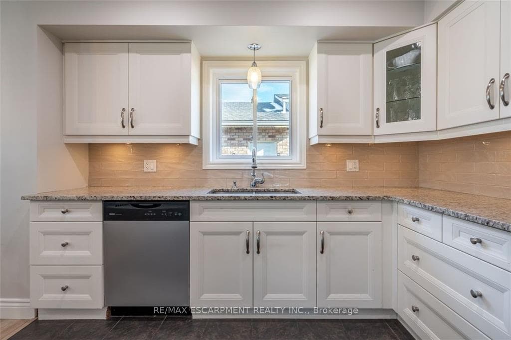 107 Elma Street photo 14