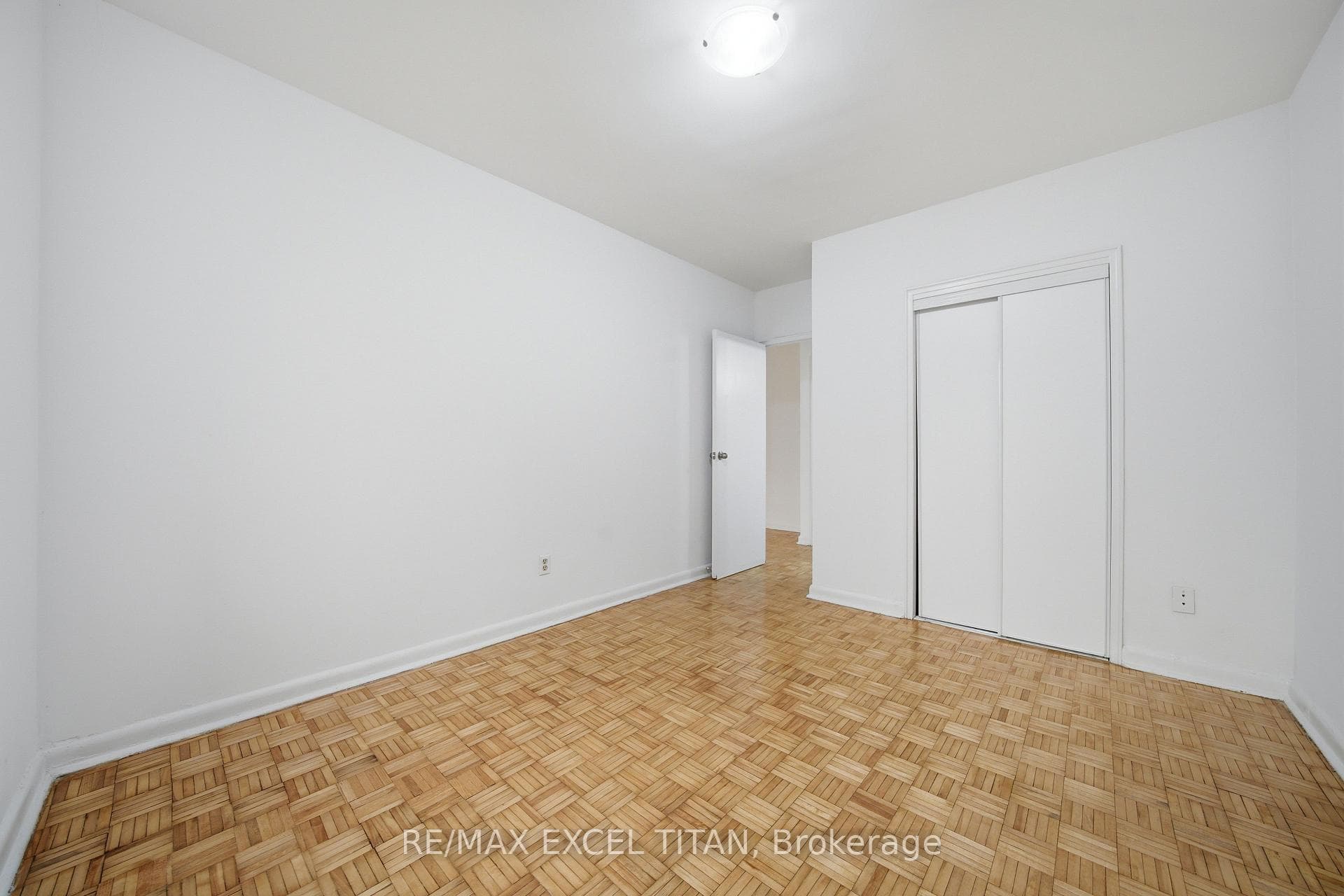 2895 Bathurst Street Unit 111 photo 18